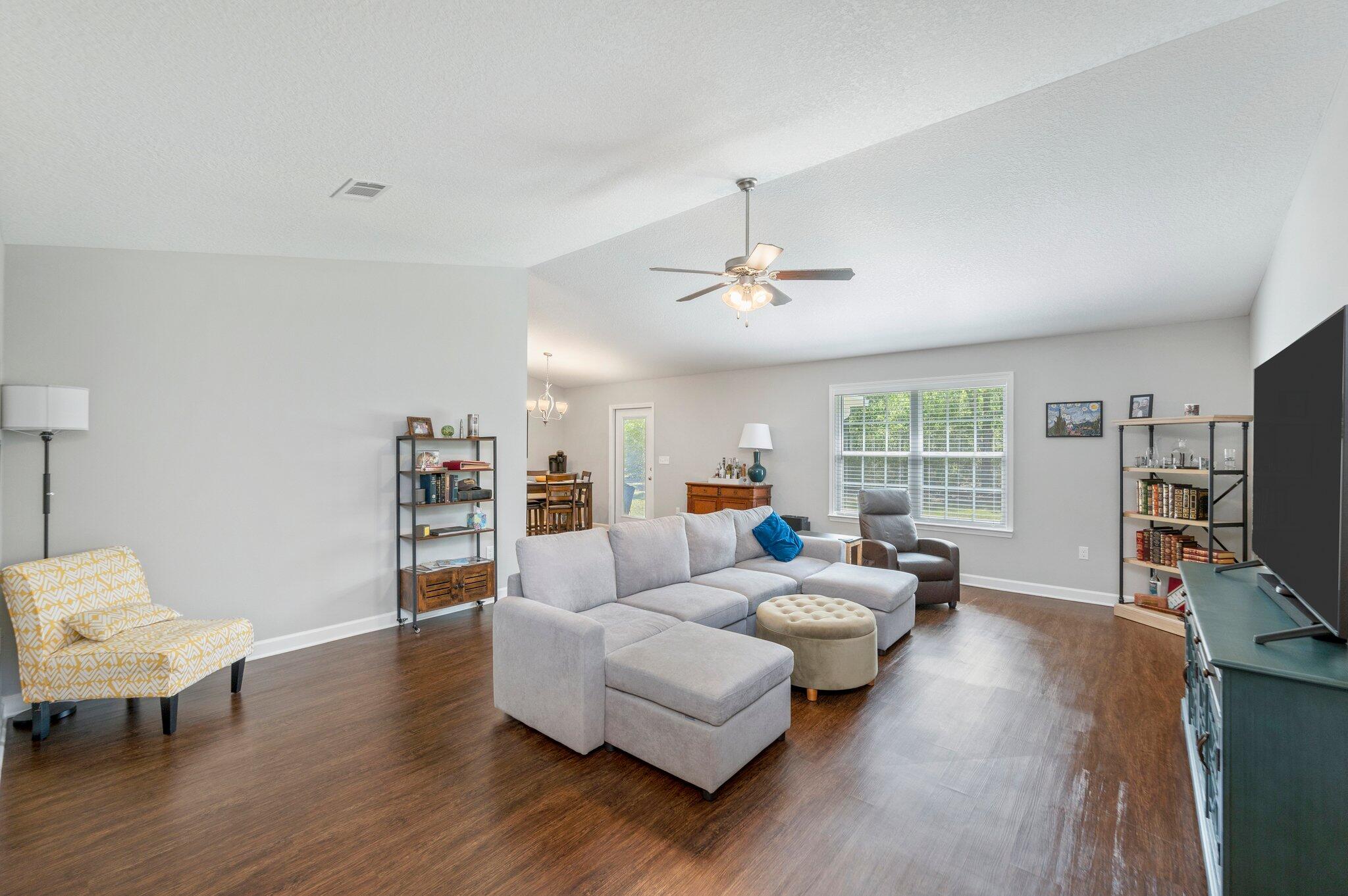 MAGNOLIA LAKE - Residential