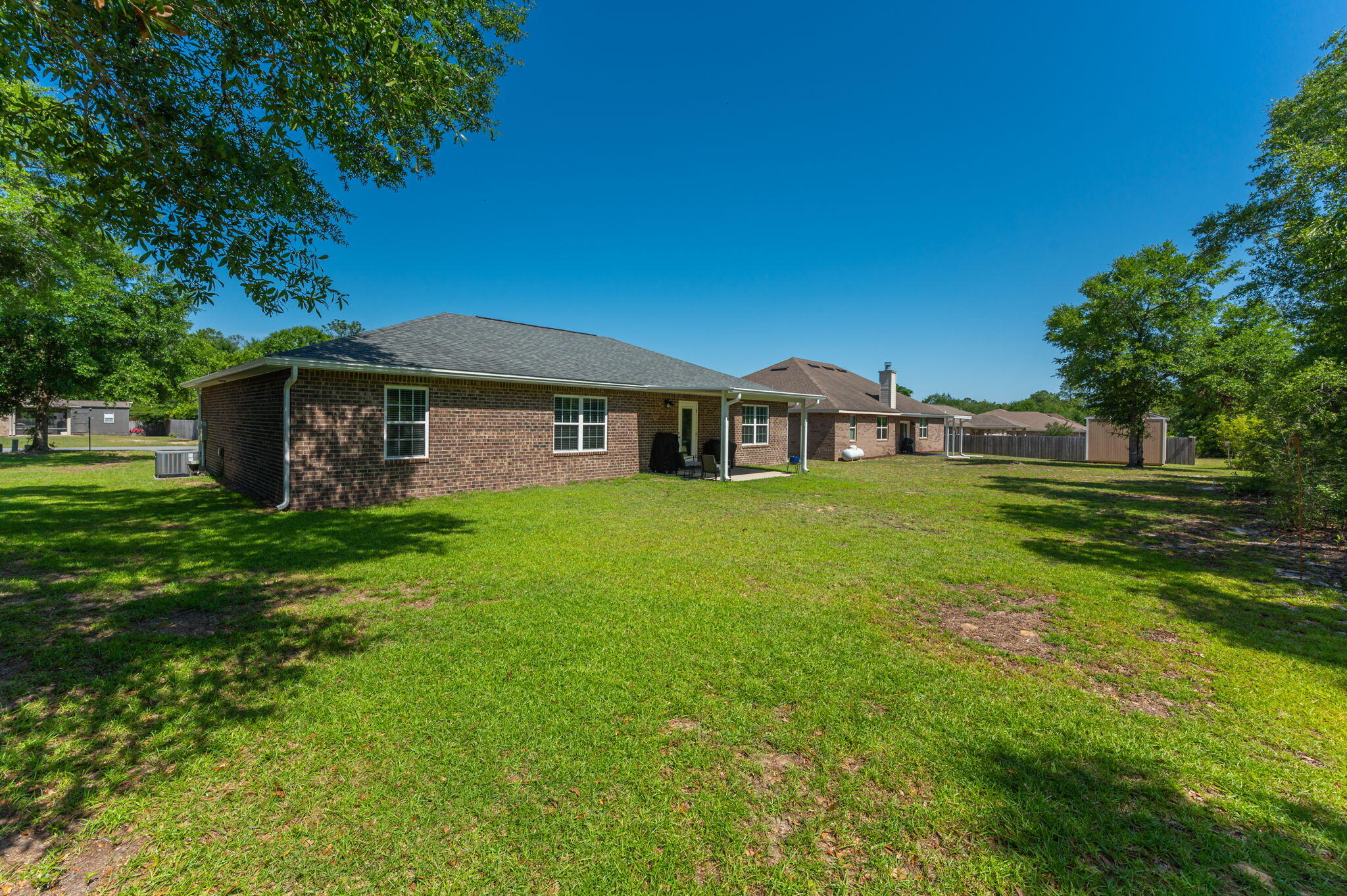 MAGNOLIA LAKE - Residential