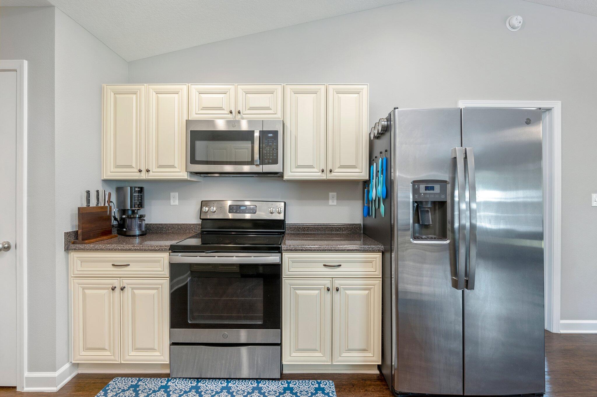 MAGNOLIA LAKE - Residential