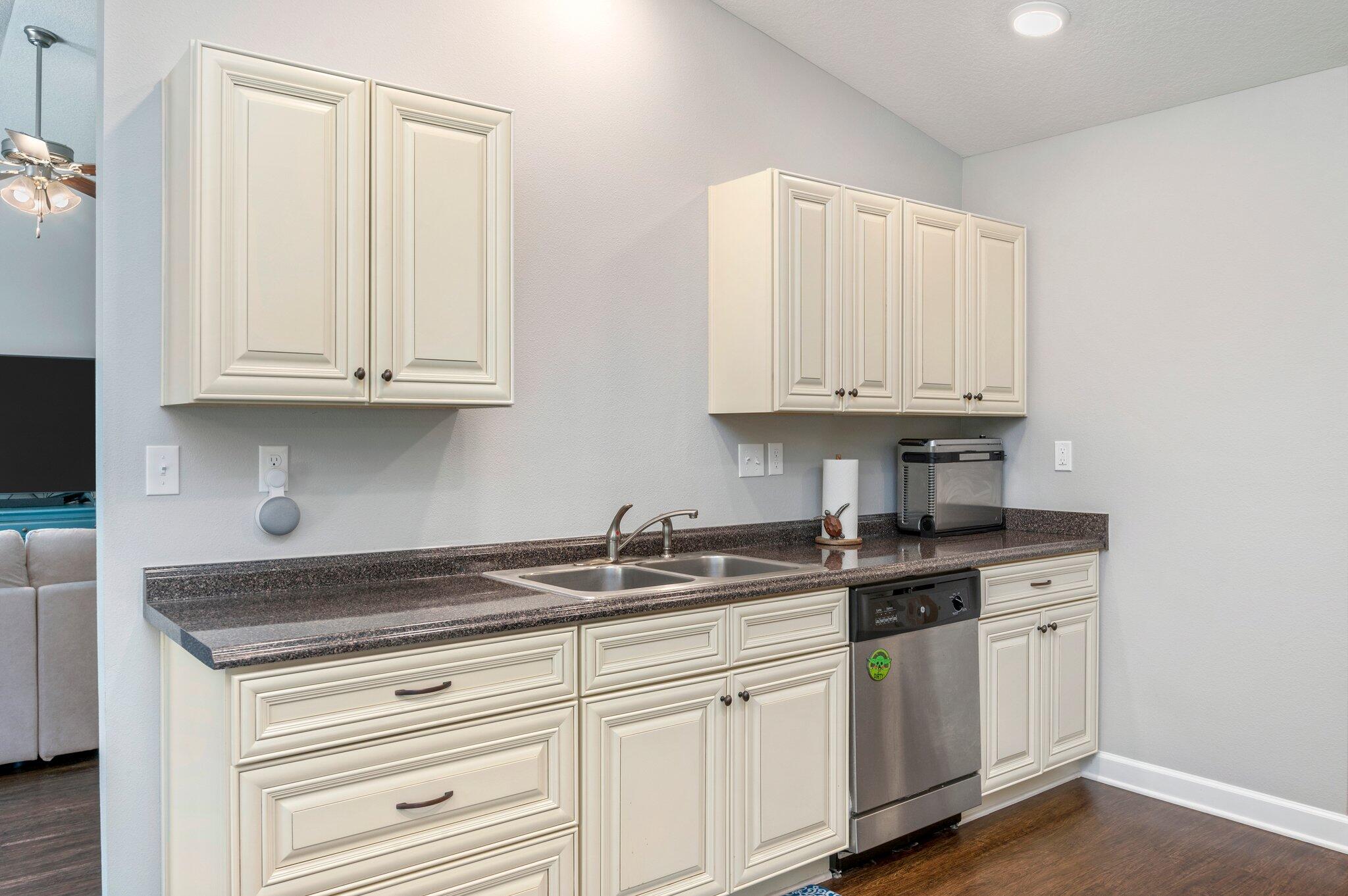 MAGNOLIA LAKE - Residential