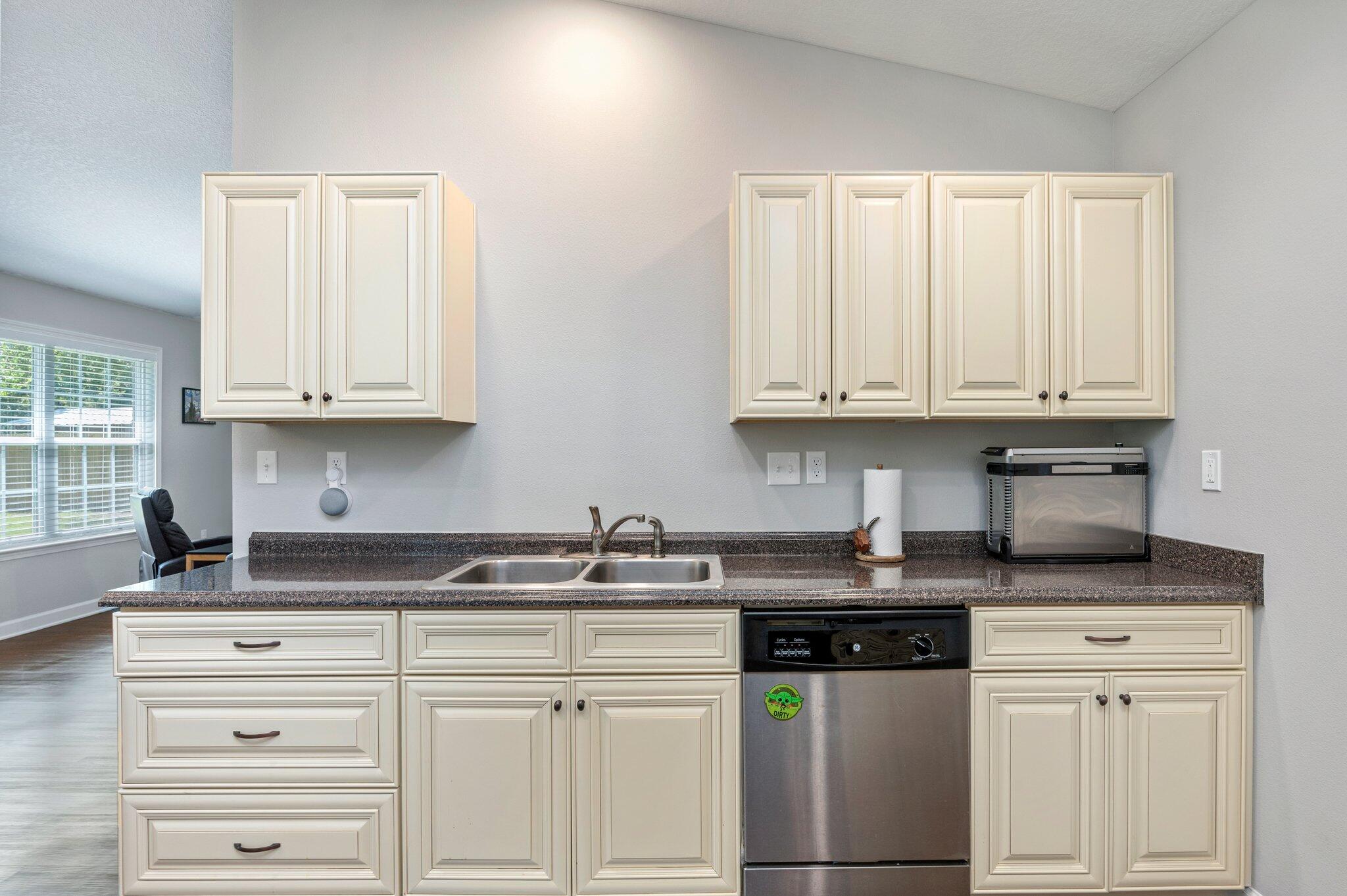 MAGNOLIA LAKE - Residential