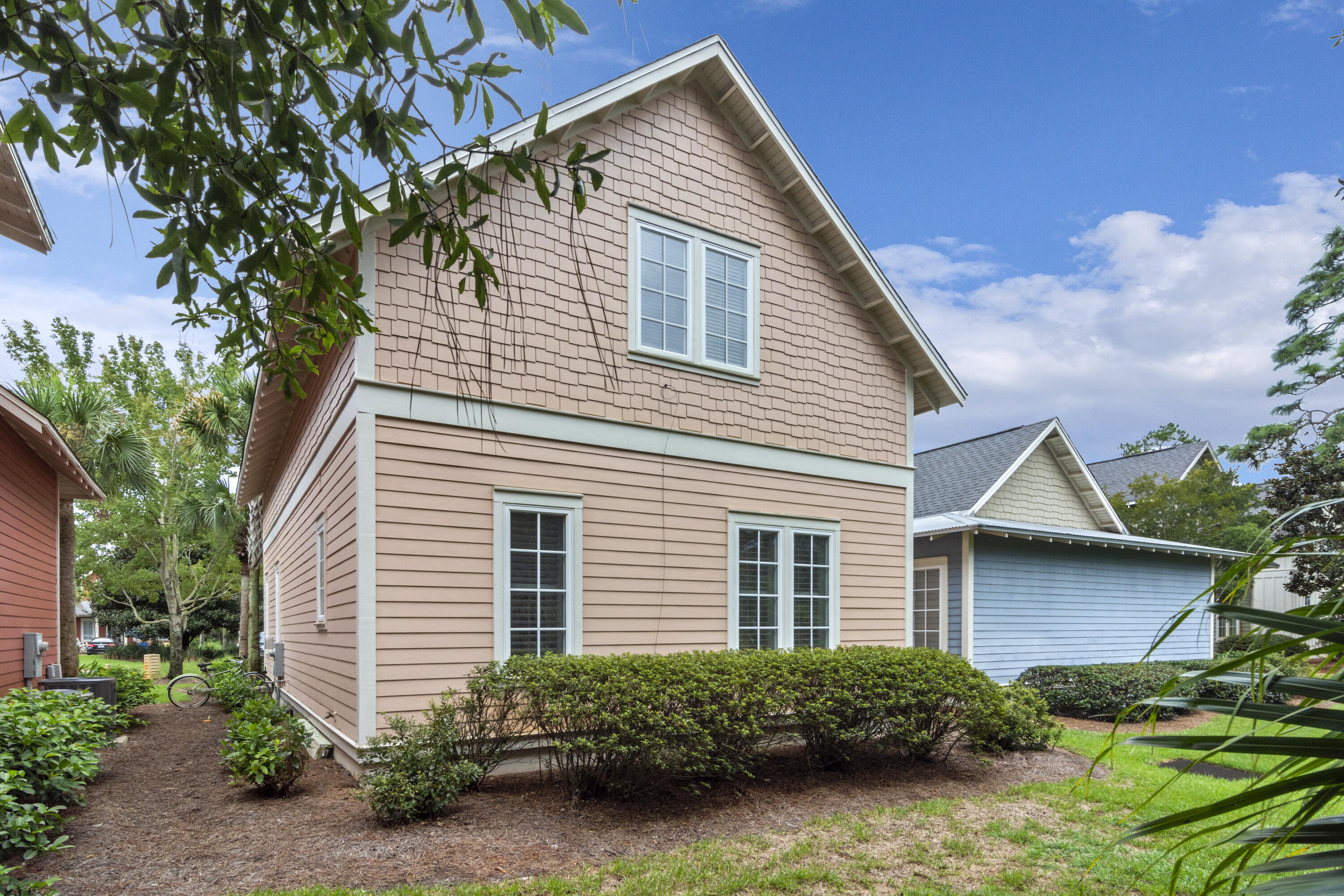 BUNGALOS AT SANDESTIN - Residential