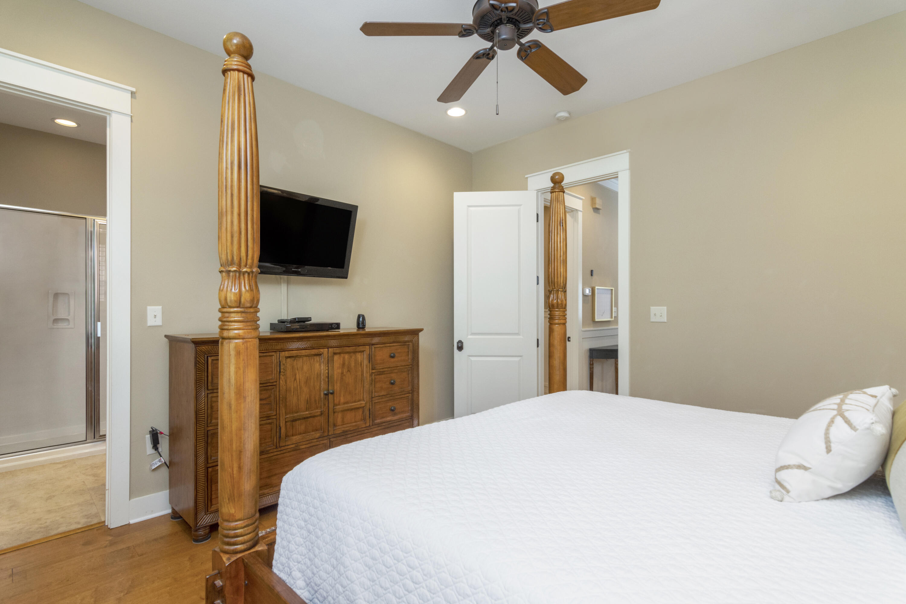 BUNGALOS AT SANDESTIN - Residential