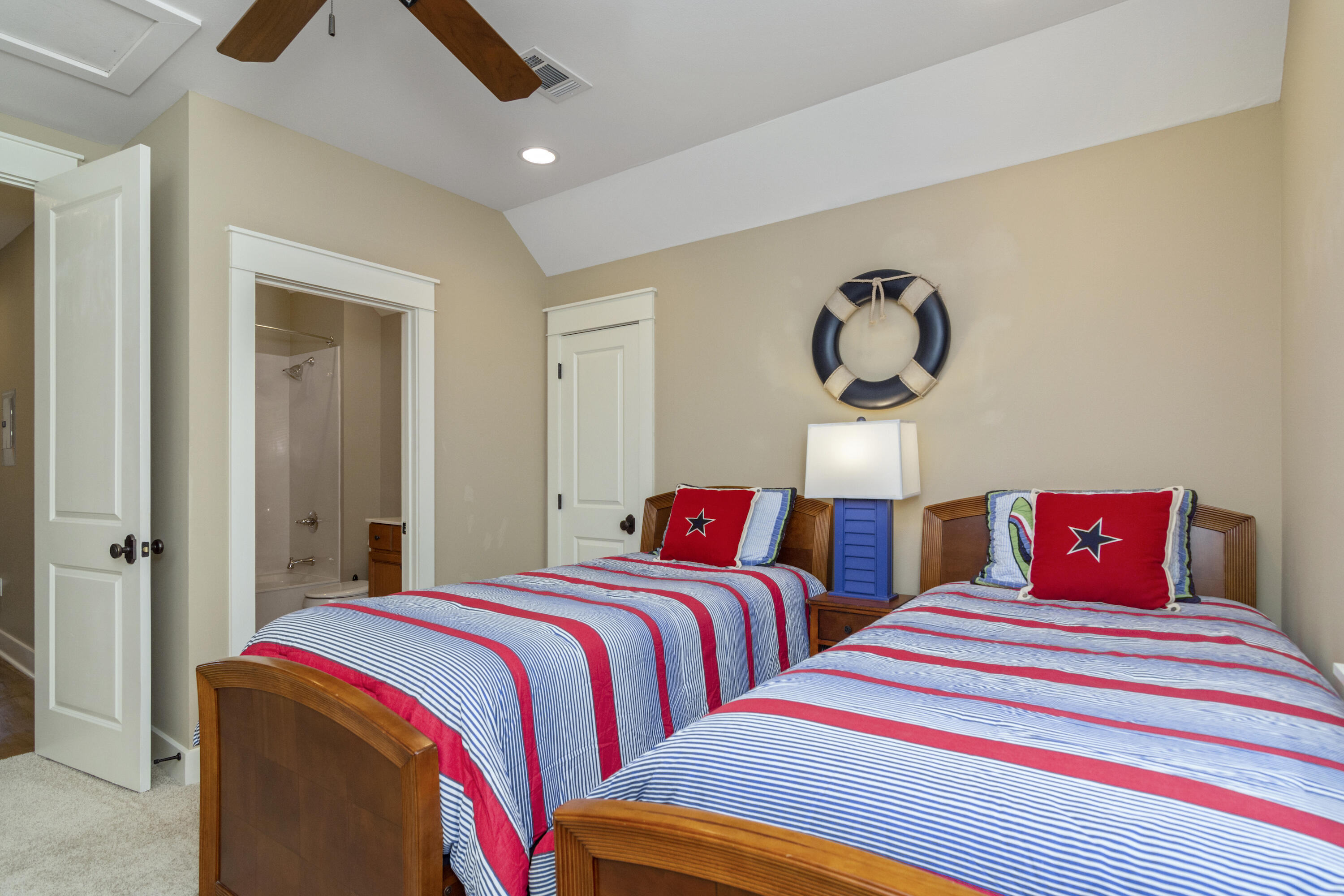 BUNGALOS AT SANDESTIN - Residential