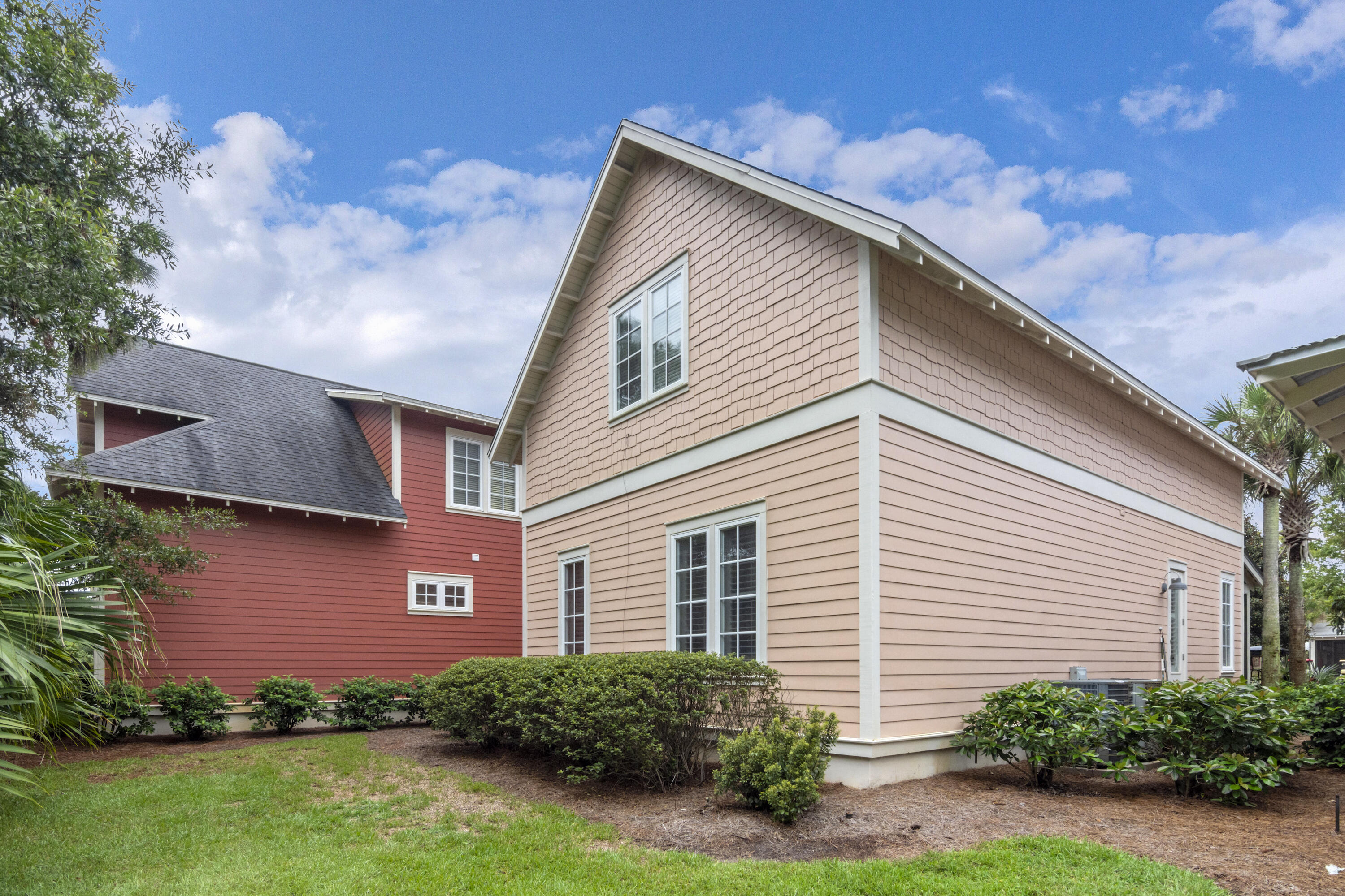 BUNGALOS AT SANDESTIN - Residential