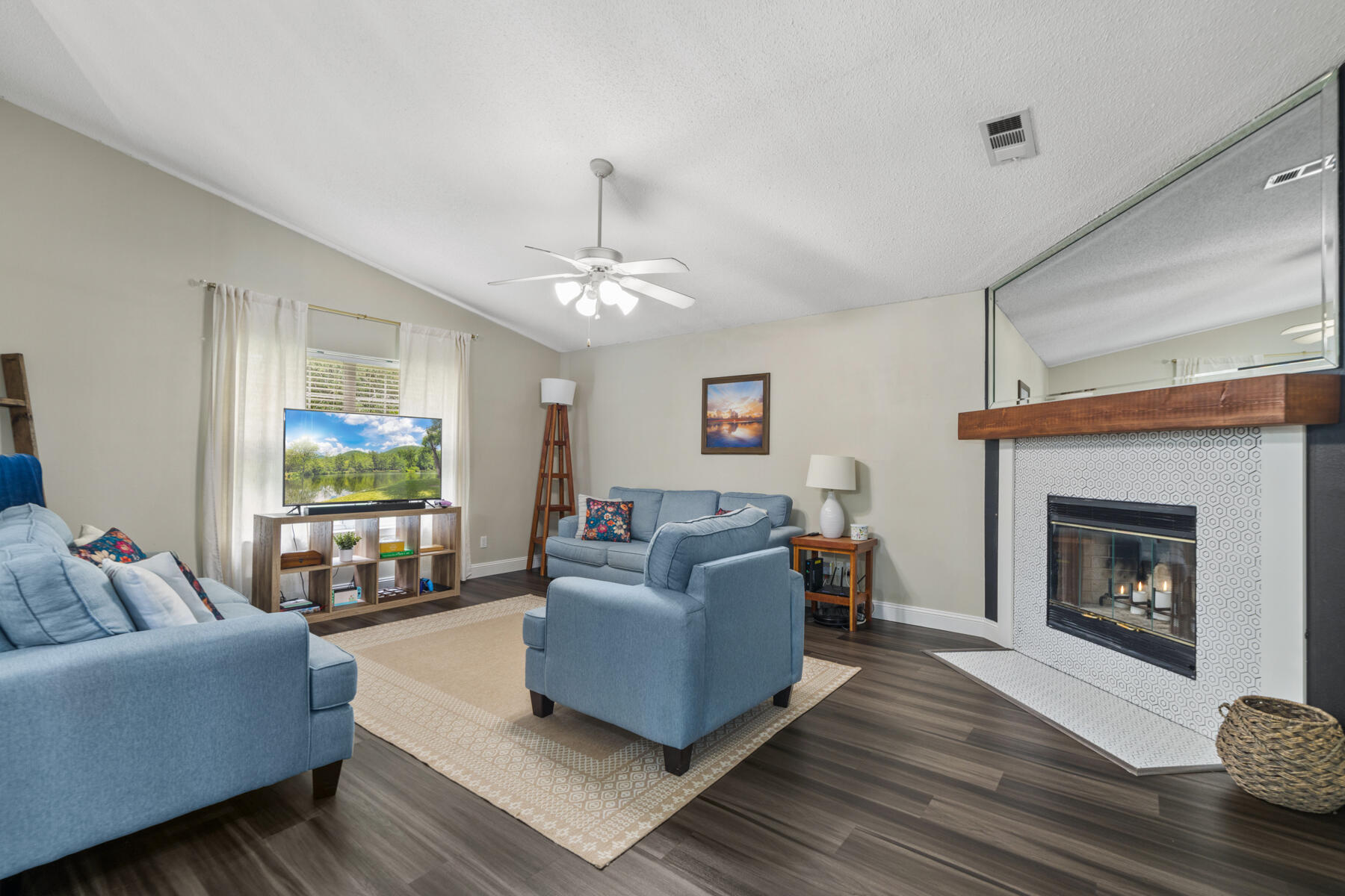 VILLA DANIELLE 1ST ADDN - Residential