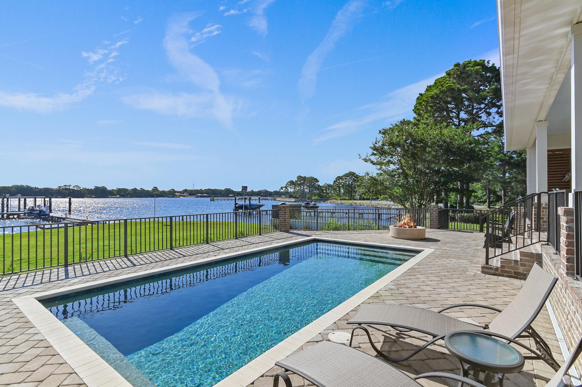PEACOCKS POINT REPLAT - Residential