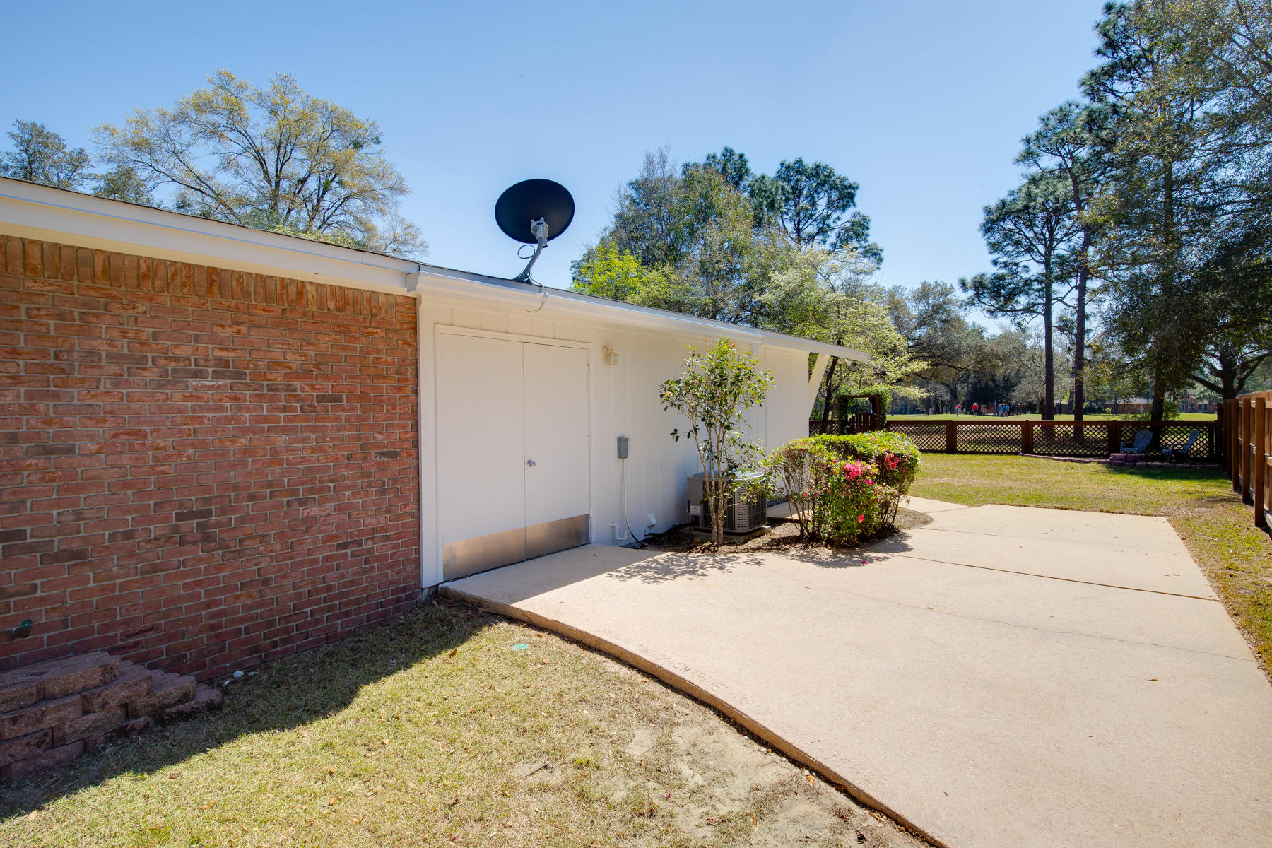 ROCKY BAYOU COUNTRY CLUB ESTATES 1 - Residential