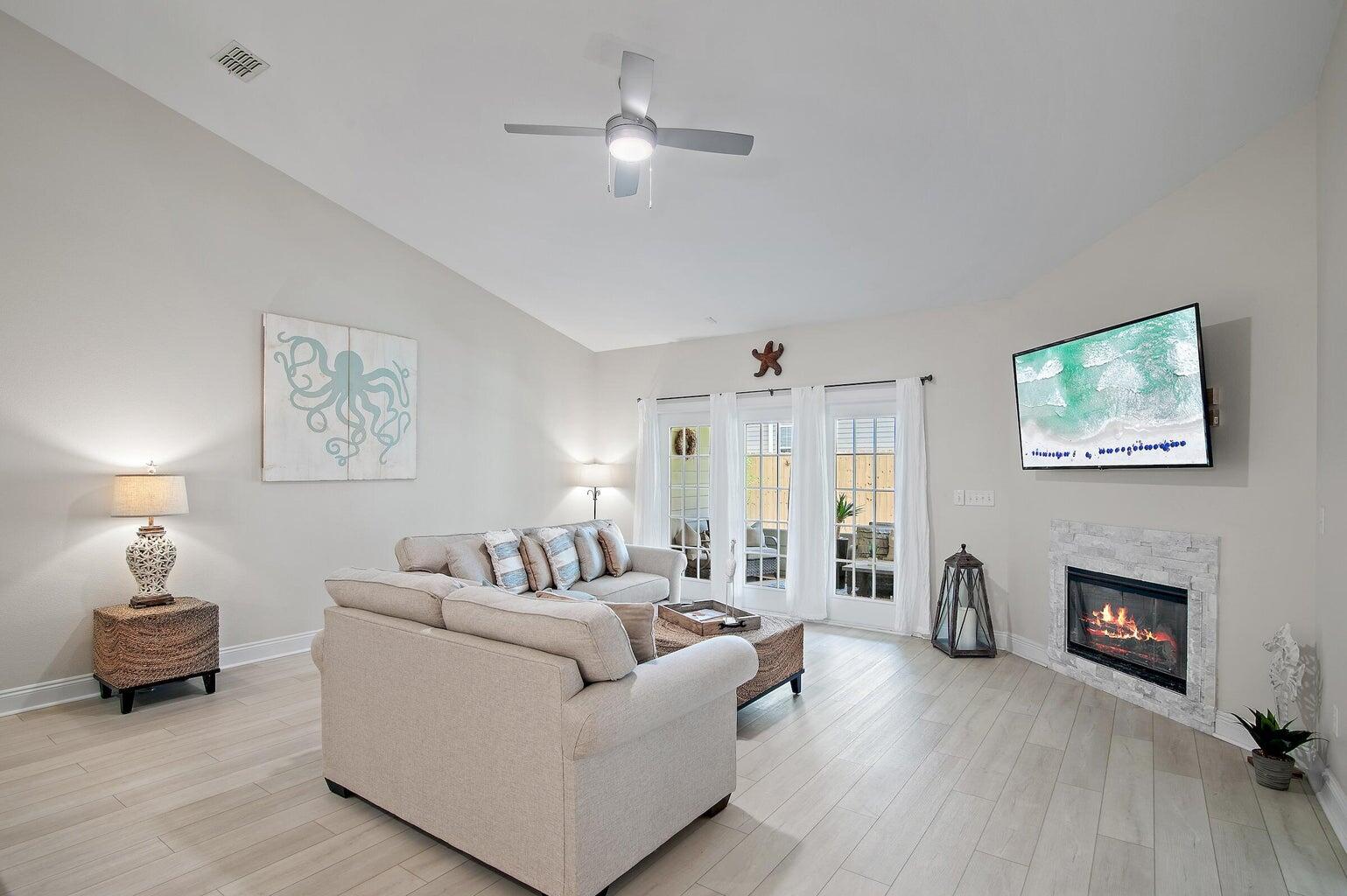 DIAMOND LAKES - Residential Lease