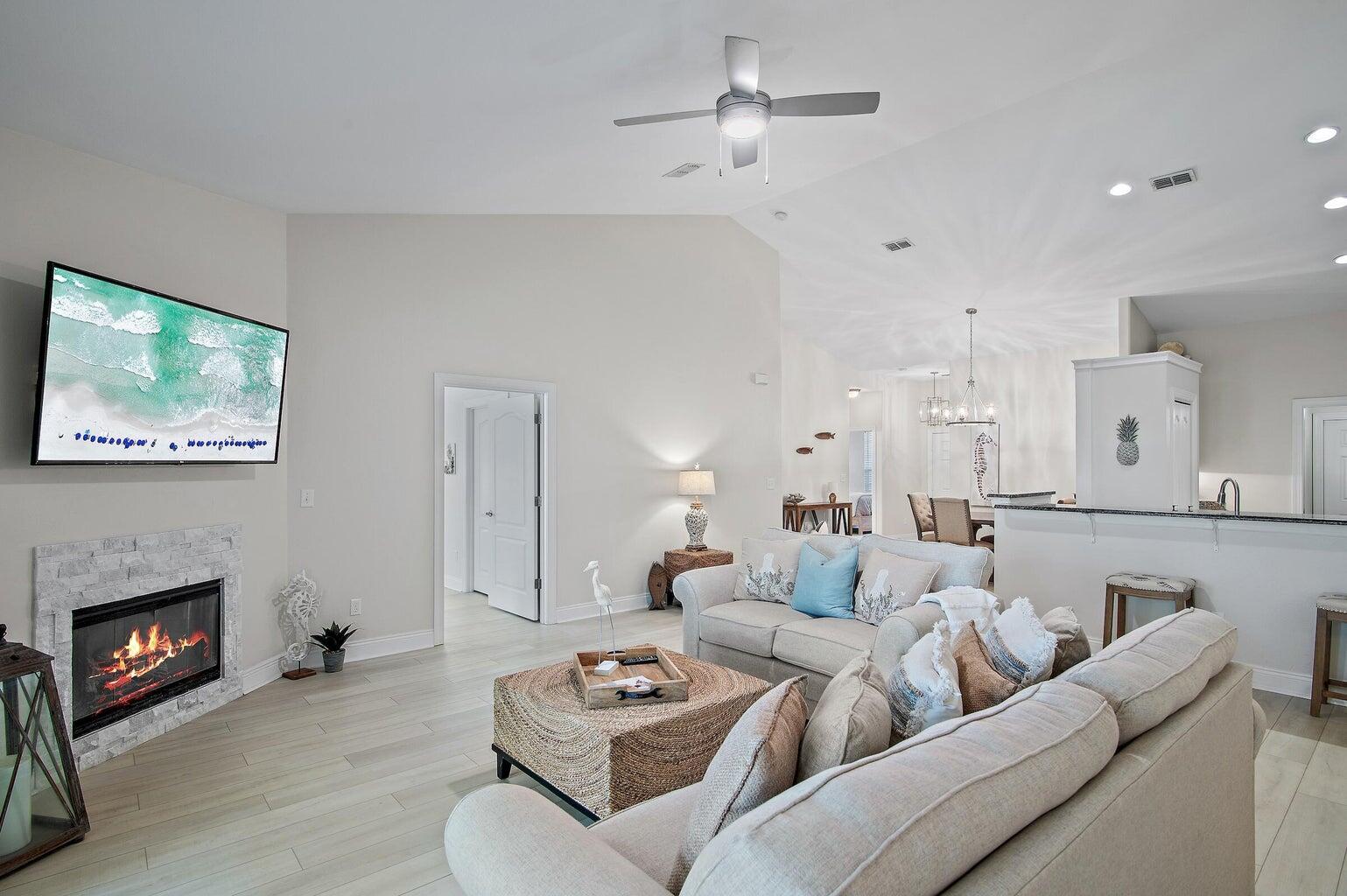 DIAMOND LAKES - Residential Lease