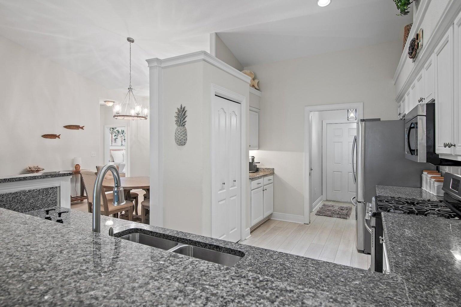 DIAMOND LAKES - Residential Lease