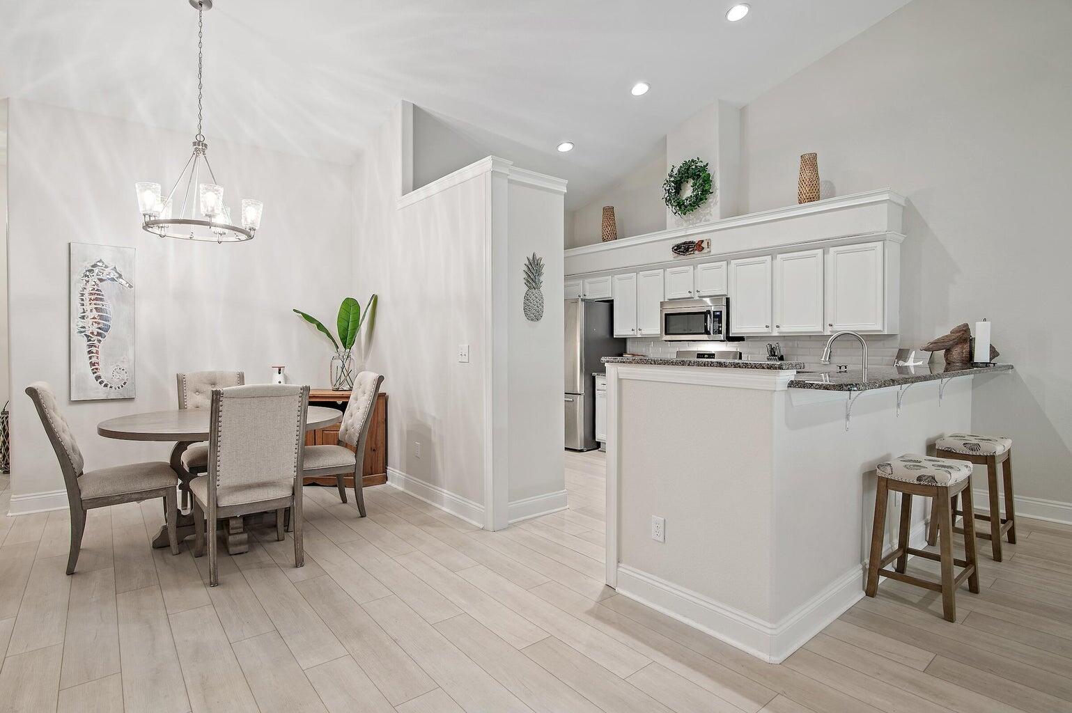 DIAMOND LAKES - Residential Lease