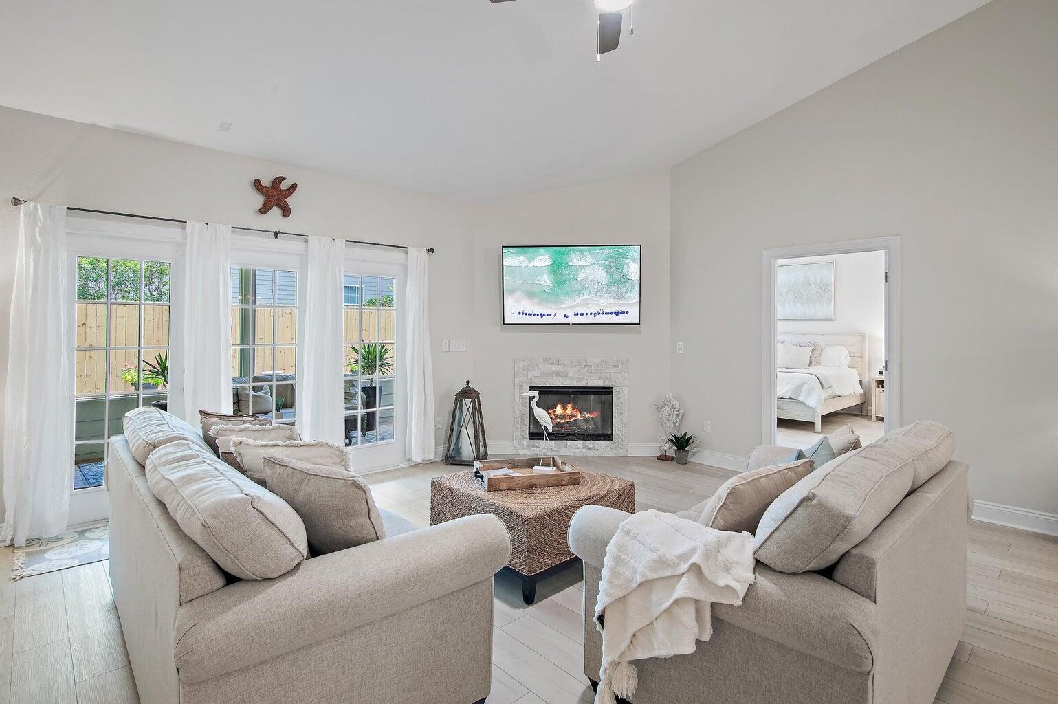 DIAMOND LAKES - Residential Lease