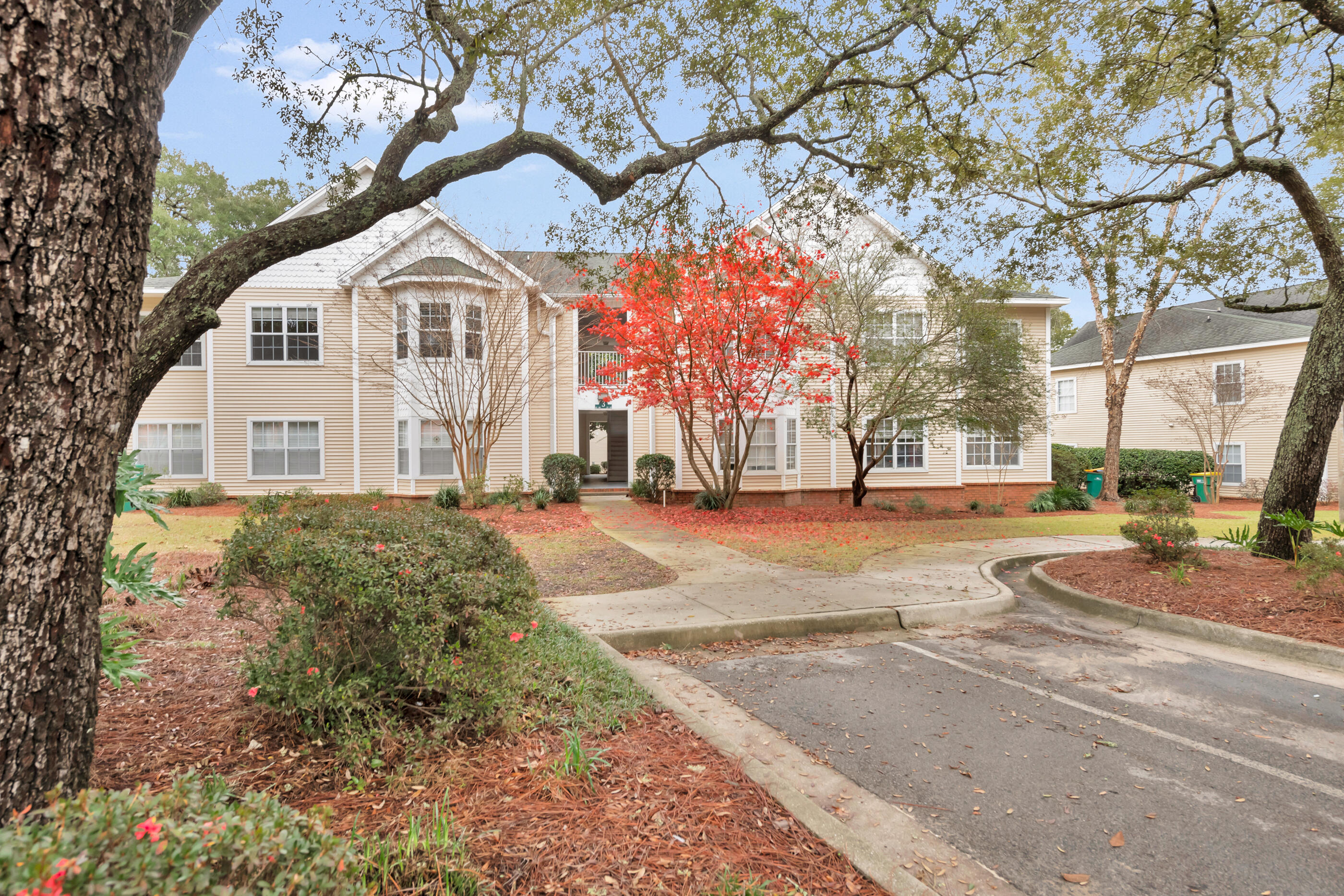 THE OAKS AT NICEVILLE PH I - Residential Lease