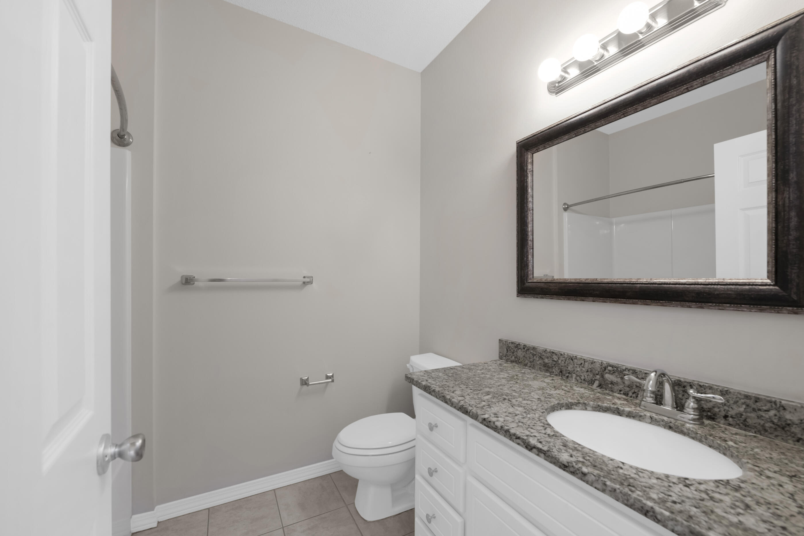 THE OAKS AT NICEVILLE PH I - Residential Lease