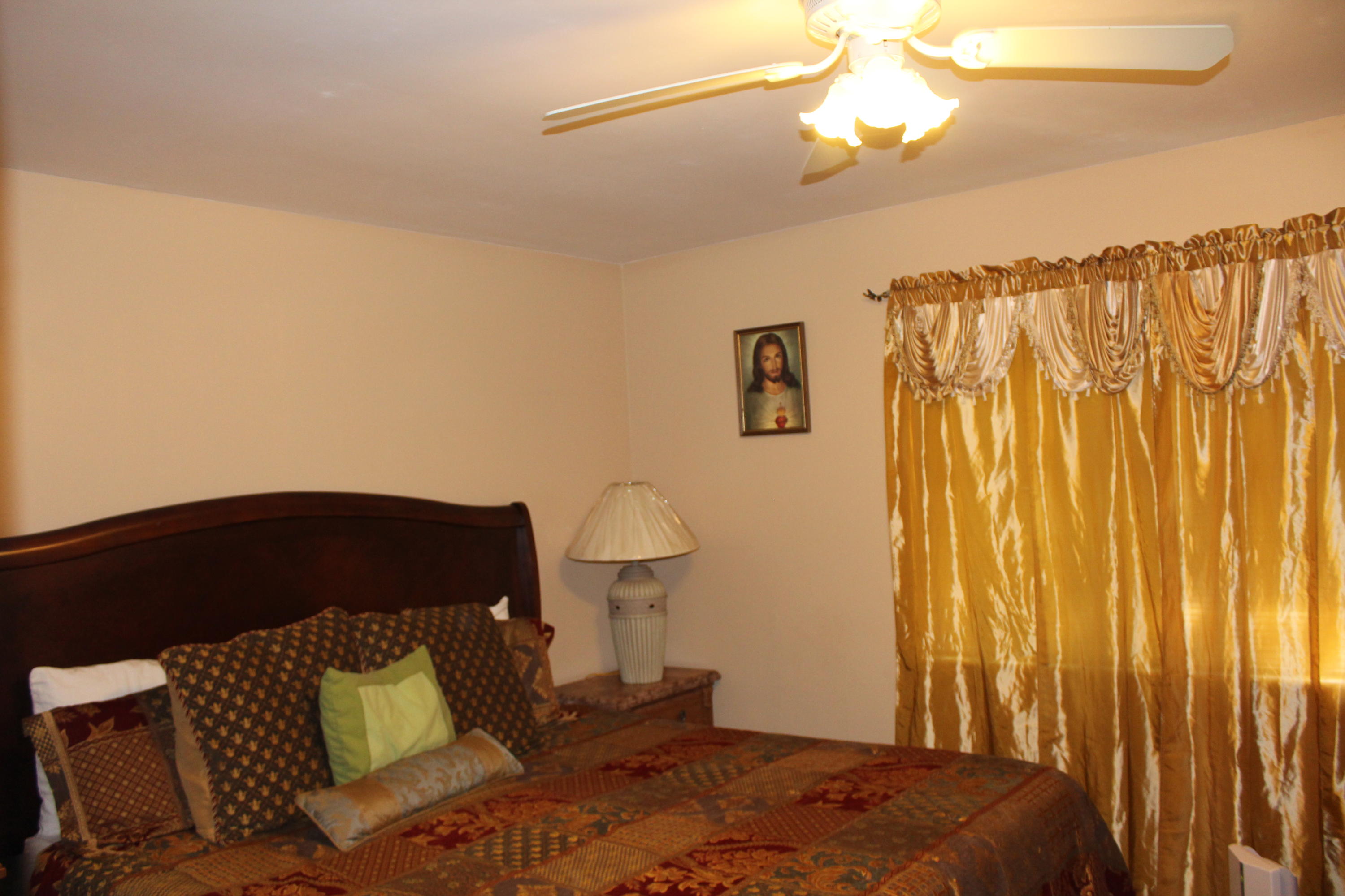 MONTAGE MANOR - Residential