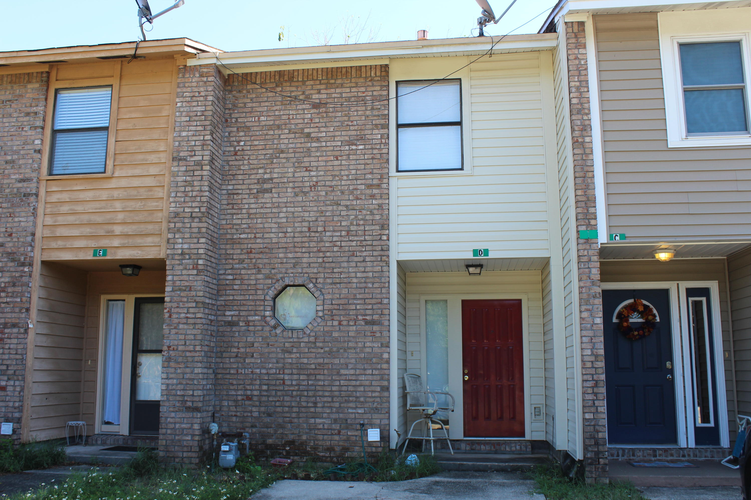 MONTAGE MANOR - Residential