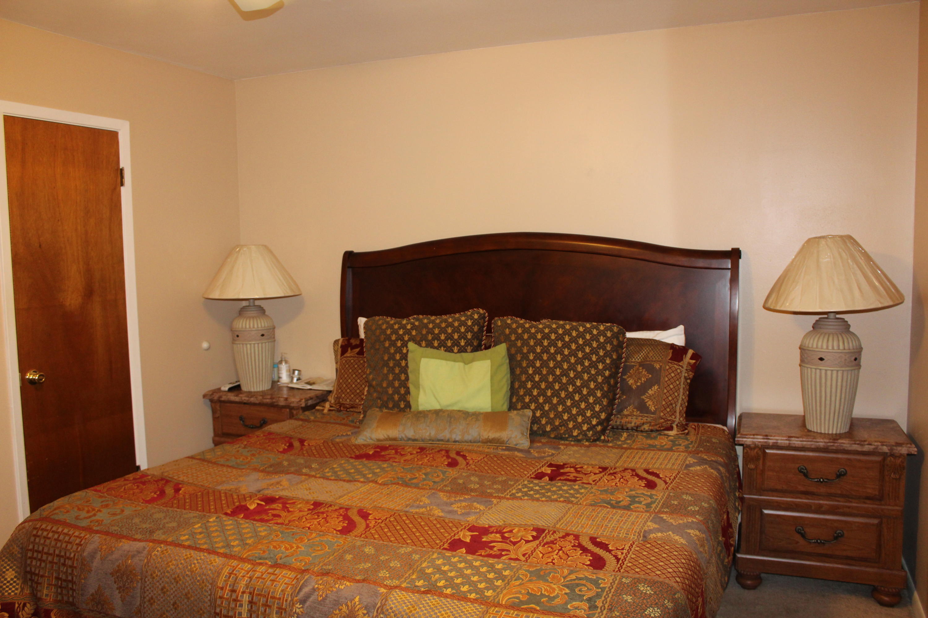 MONTAGE MANOR - Residential