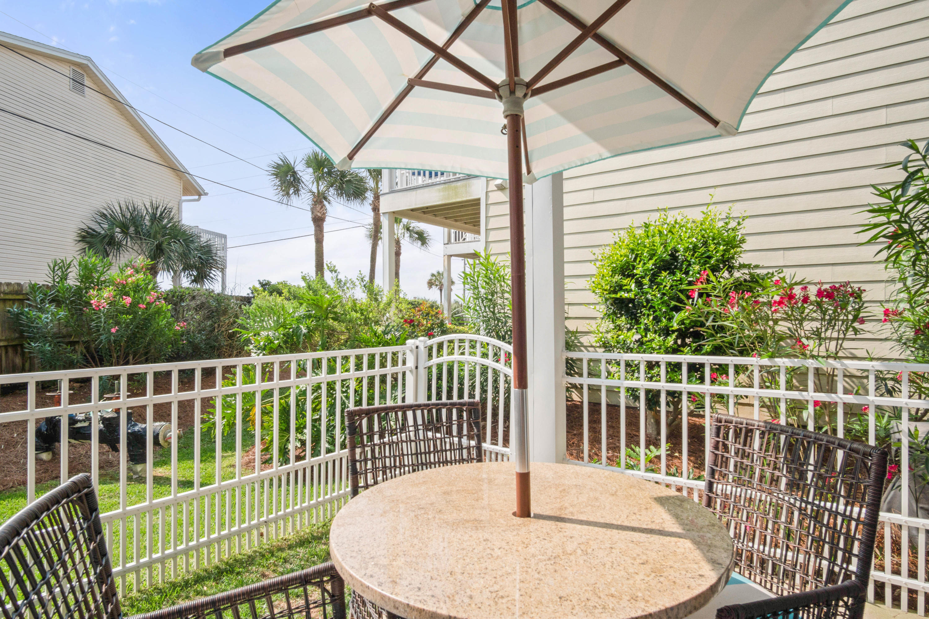 BEACH POINTE T/H - Residential