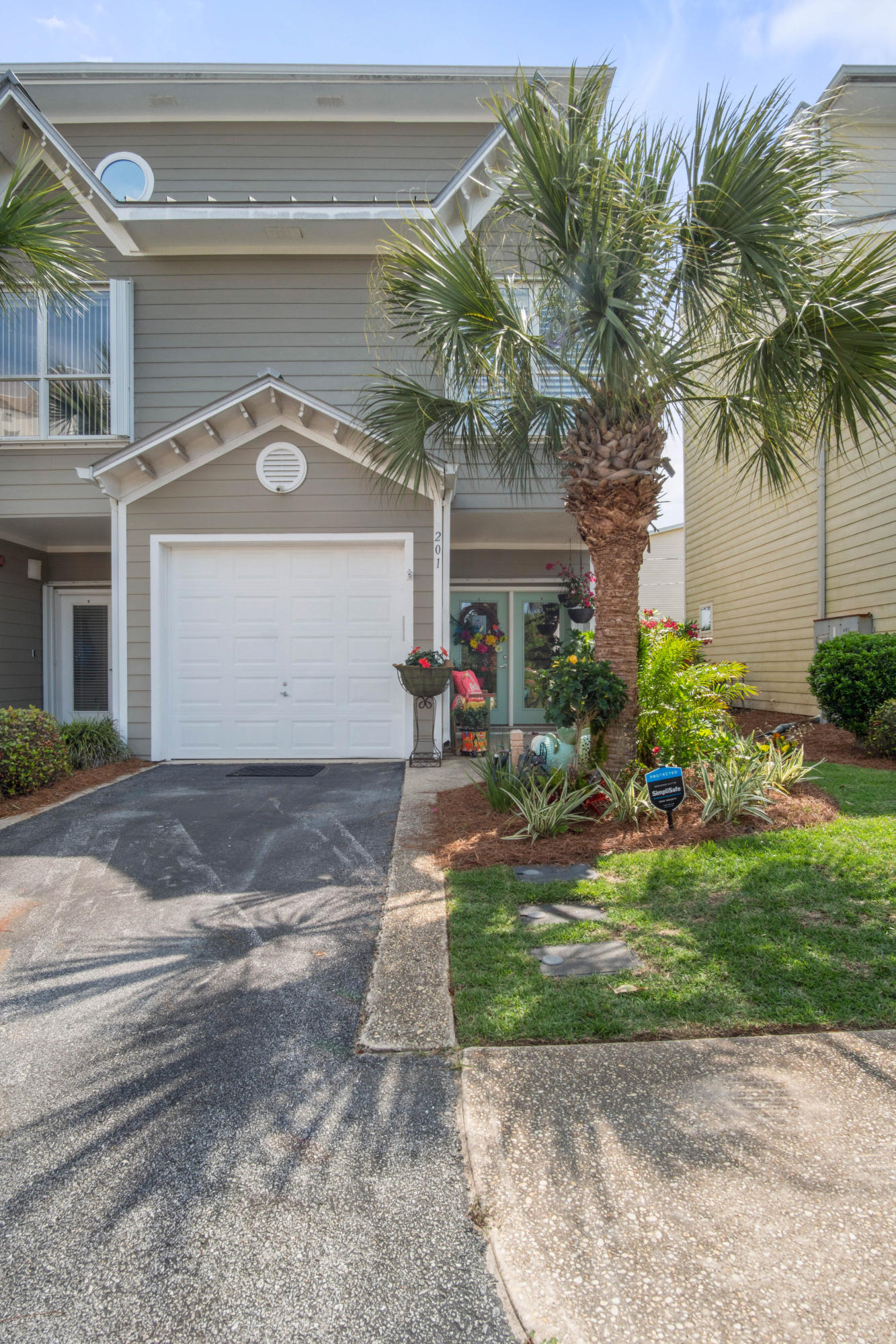 BEACH POINTE T/H - Residential