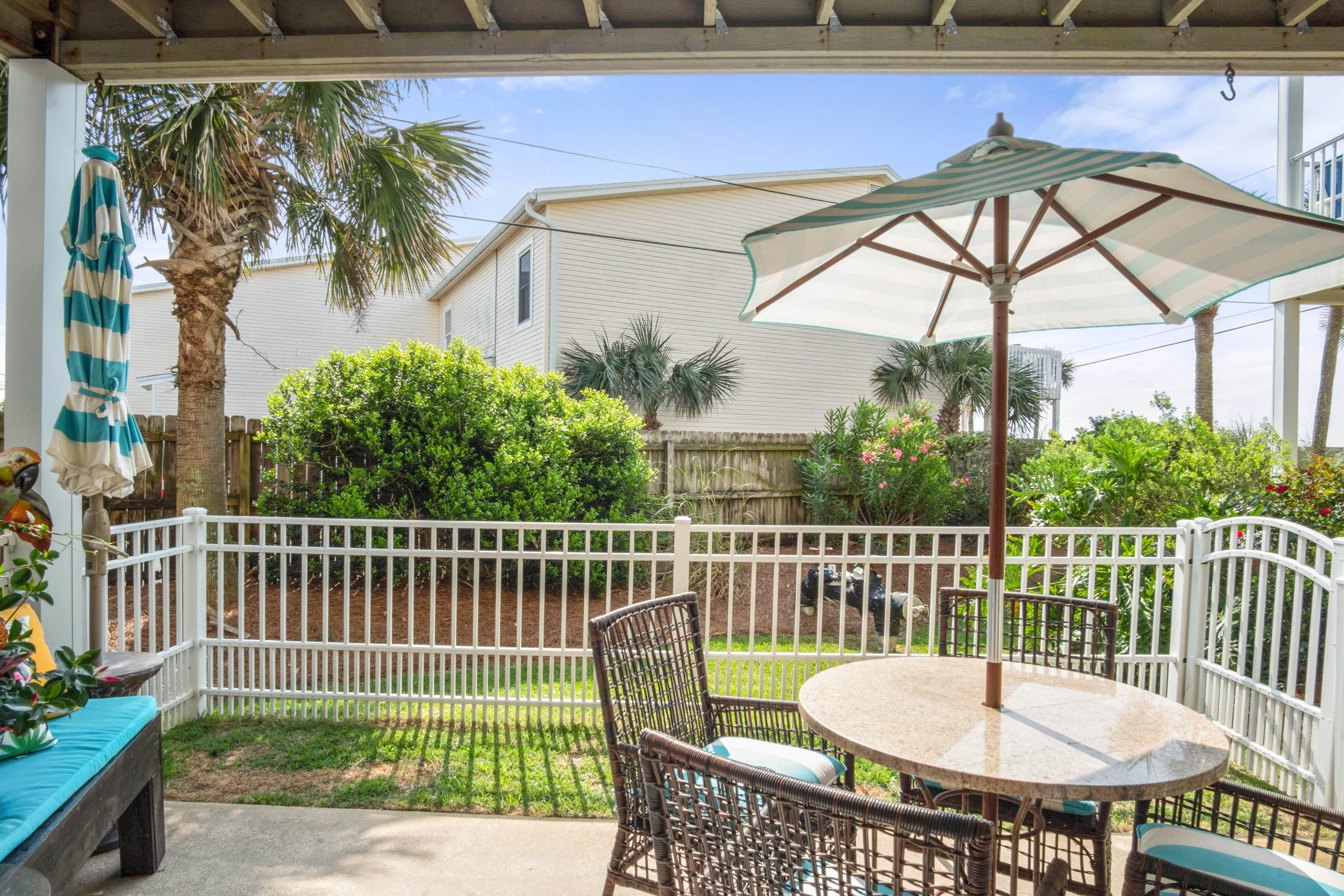 BEACH POINTE T/H - Residential