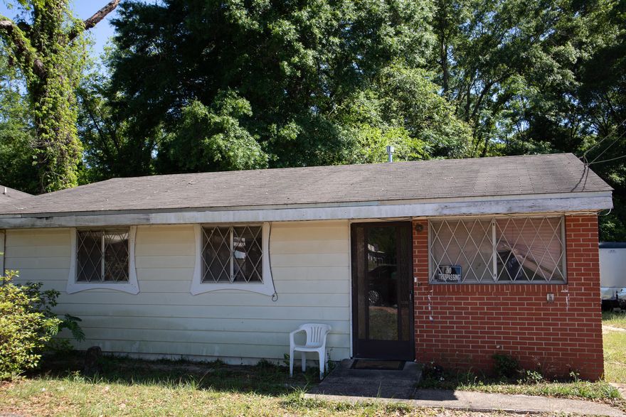 INVESTOR ALERT!!! Come check out this 2/1 charming home in a great location. There is work that will need to be done to the property, but it will be a great rental or home for a first time home buyer if you can put in the effort. Come and see this one quick as it won't last long!