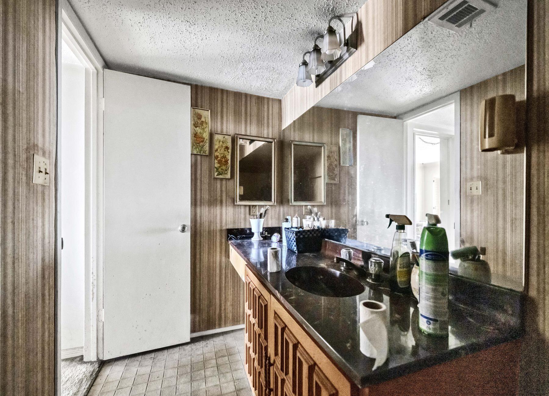 VALENCIA CONDO - Residential