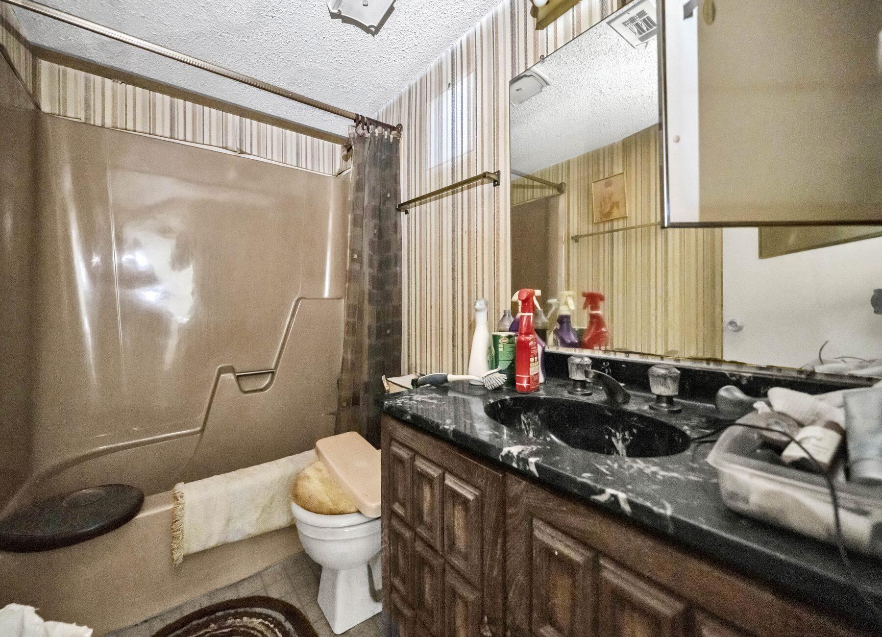 VALENCIA CONDO - Residential