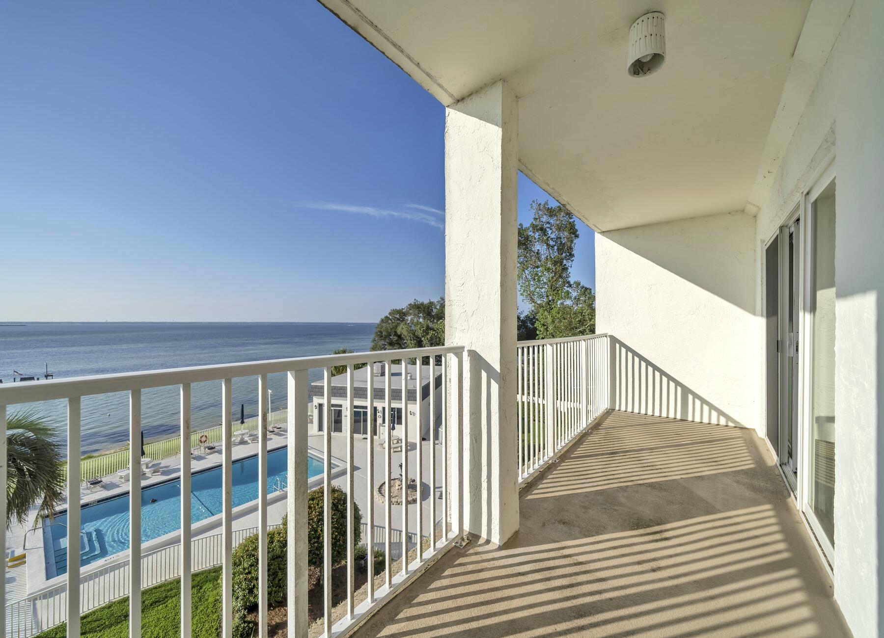 VALENCIA CONDO - Residential