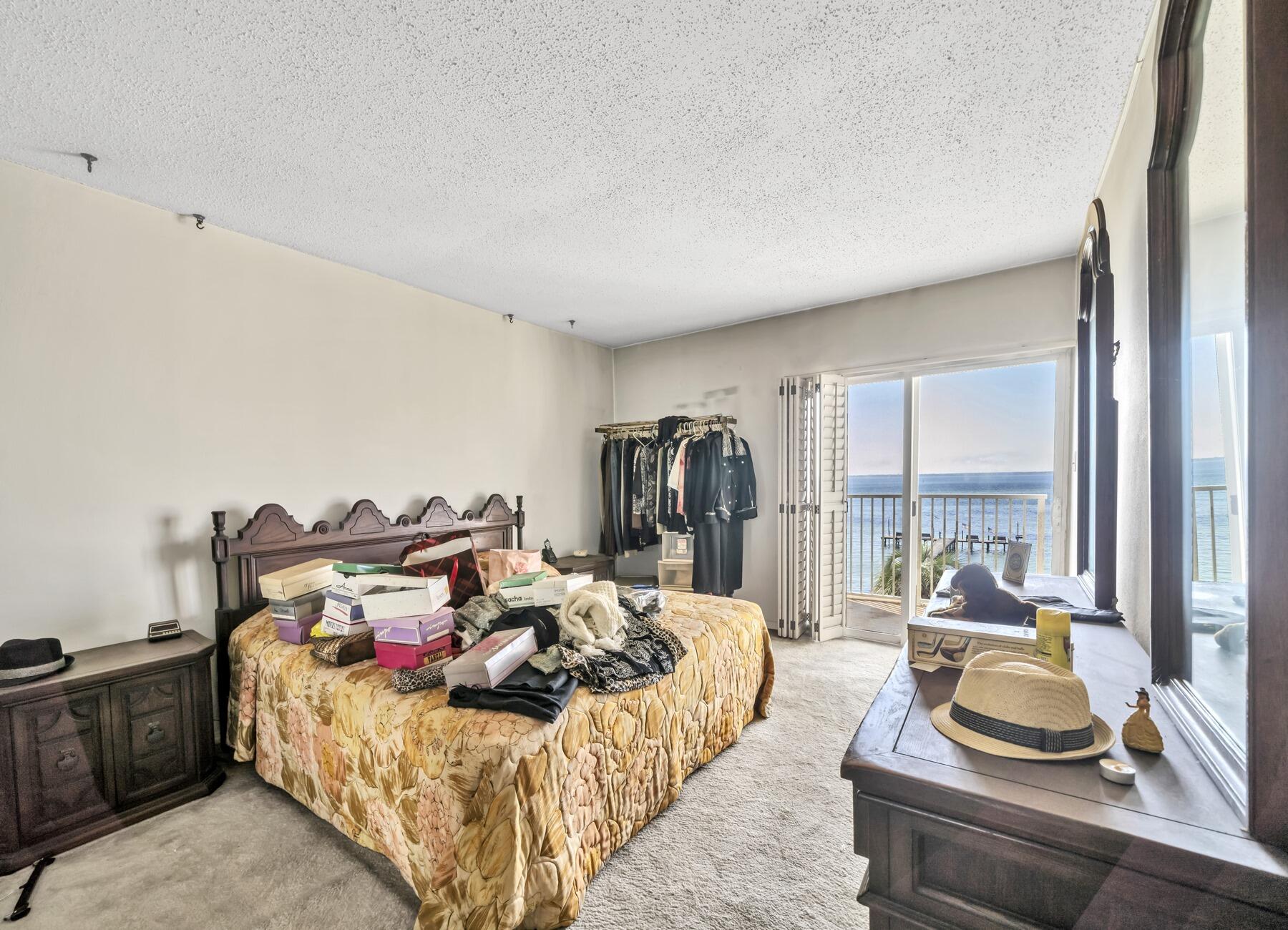 VALENCIA CONDO - Residential