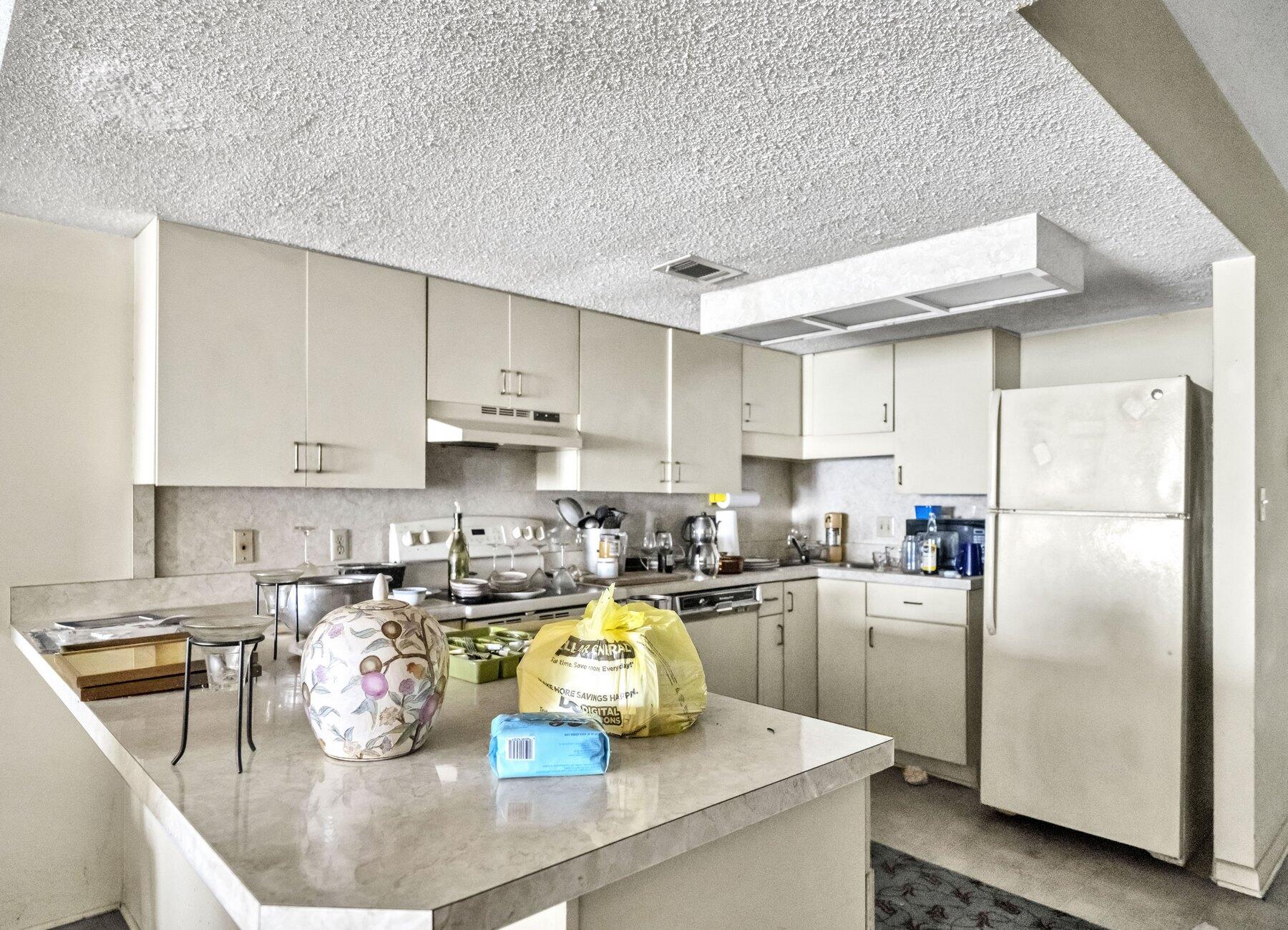 VALENCIA CONDO - Residential