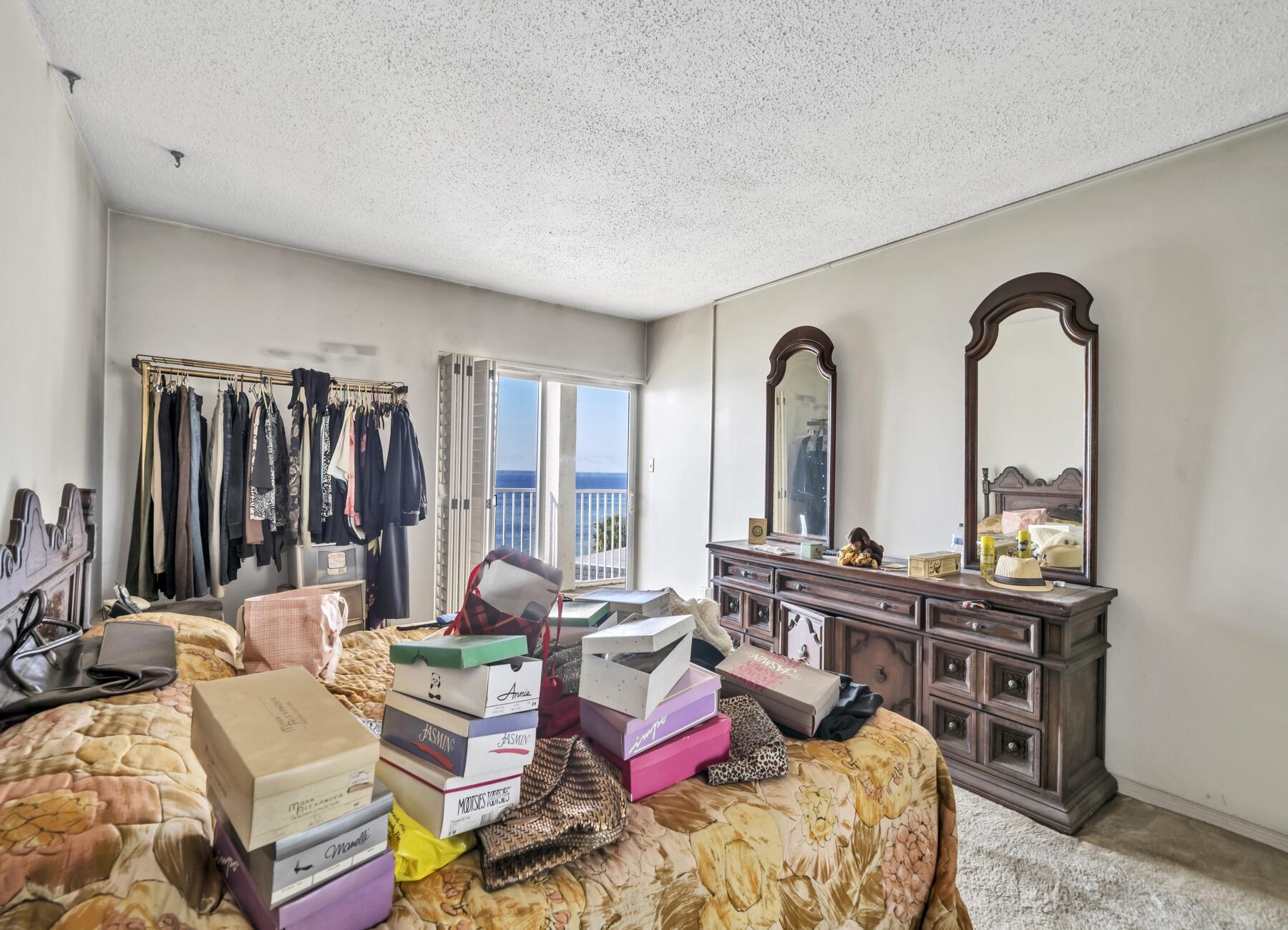 VALENCIA CONDO - Residential