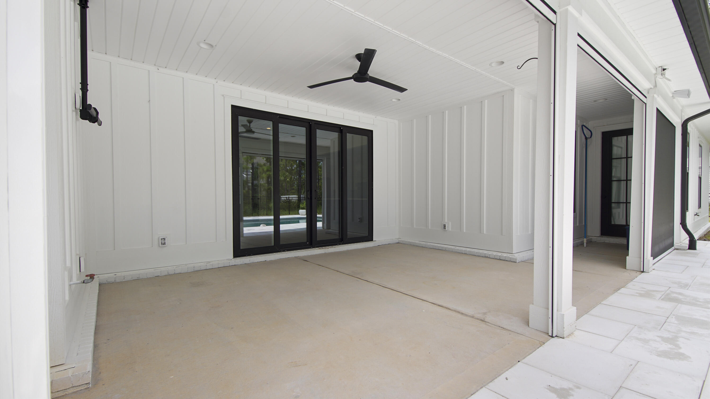 SECLUSION BAY - Residential