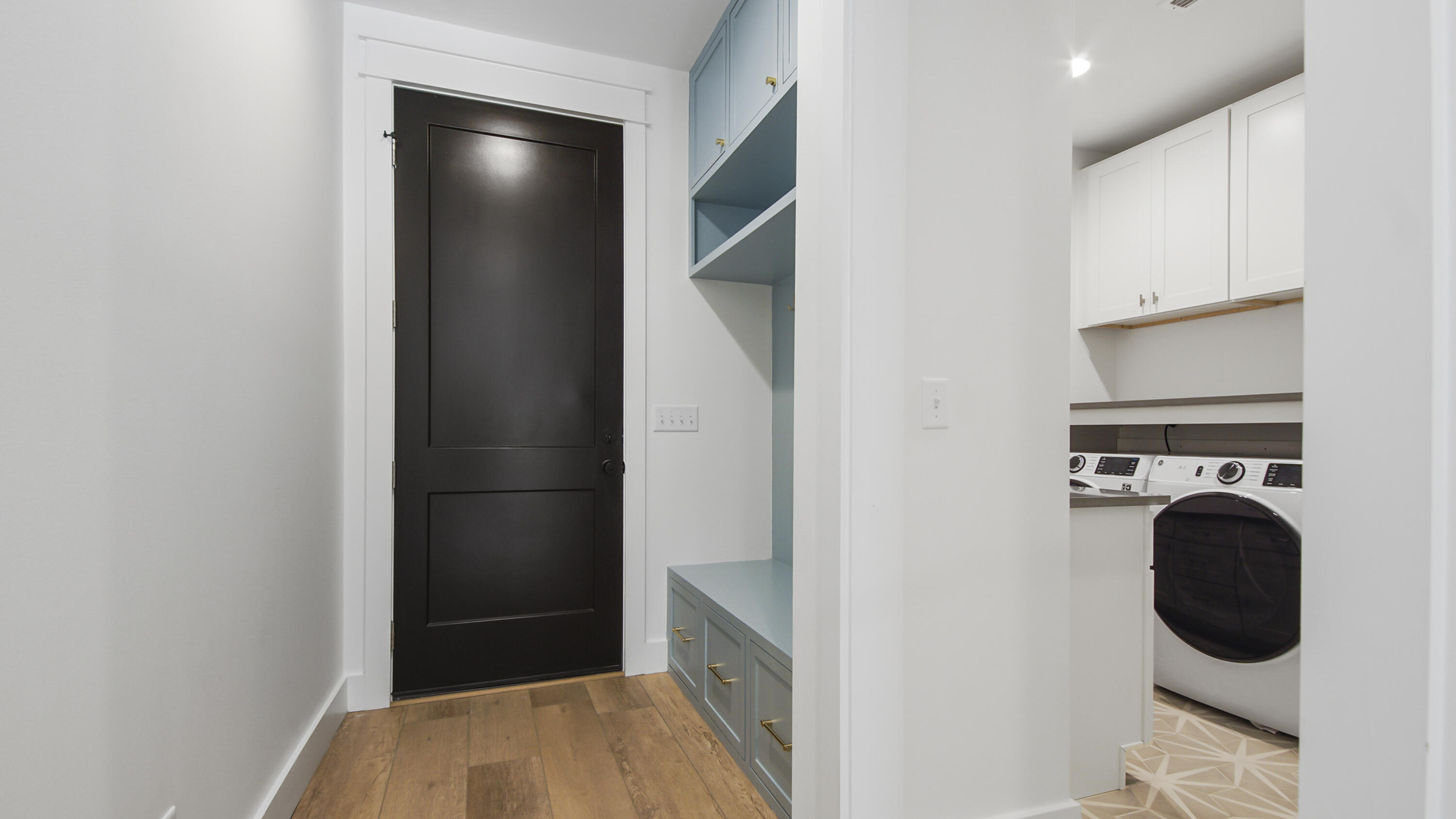 SECLUSION BAY - Residential