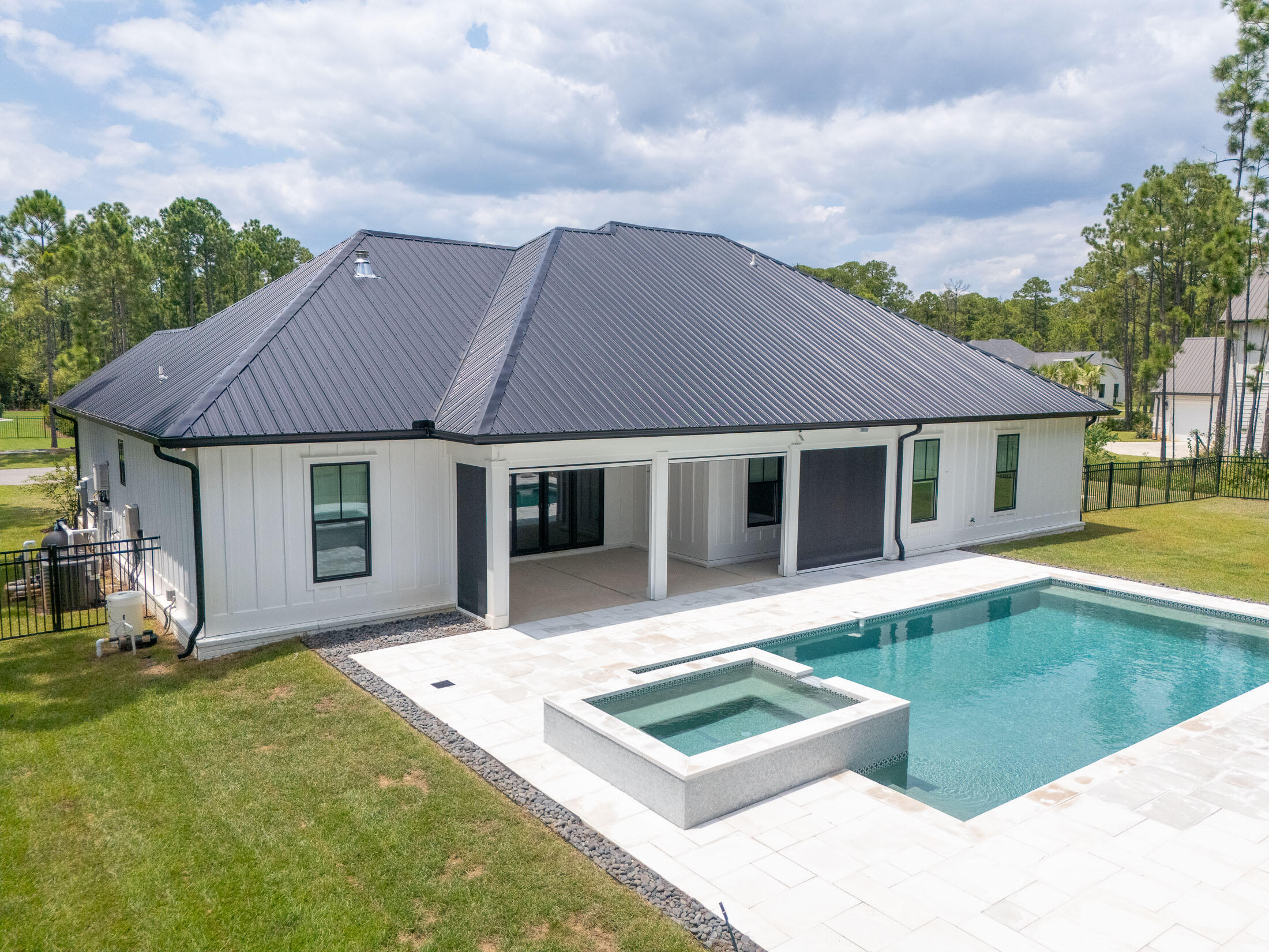 SECLUSION BAY - Residential