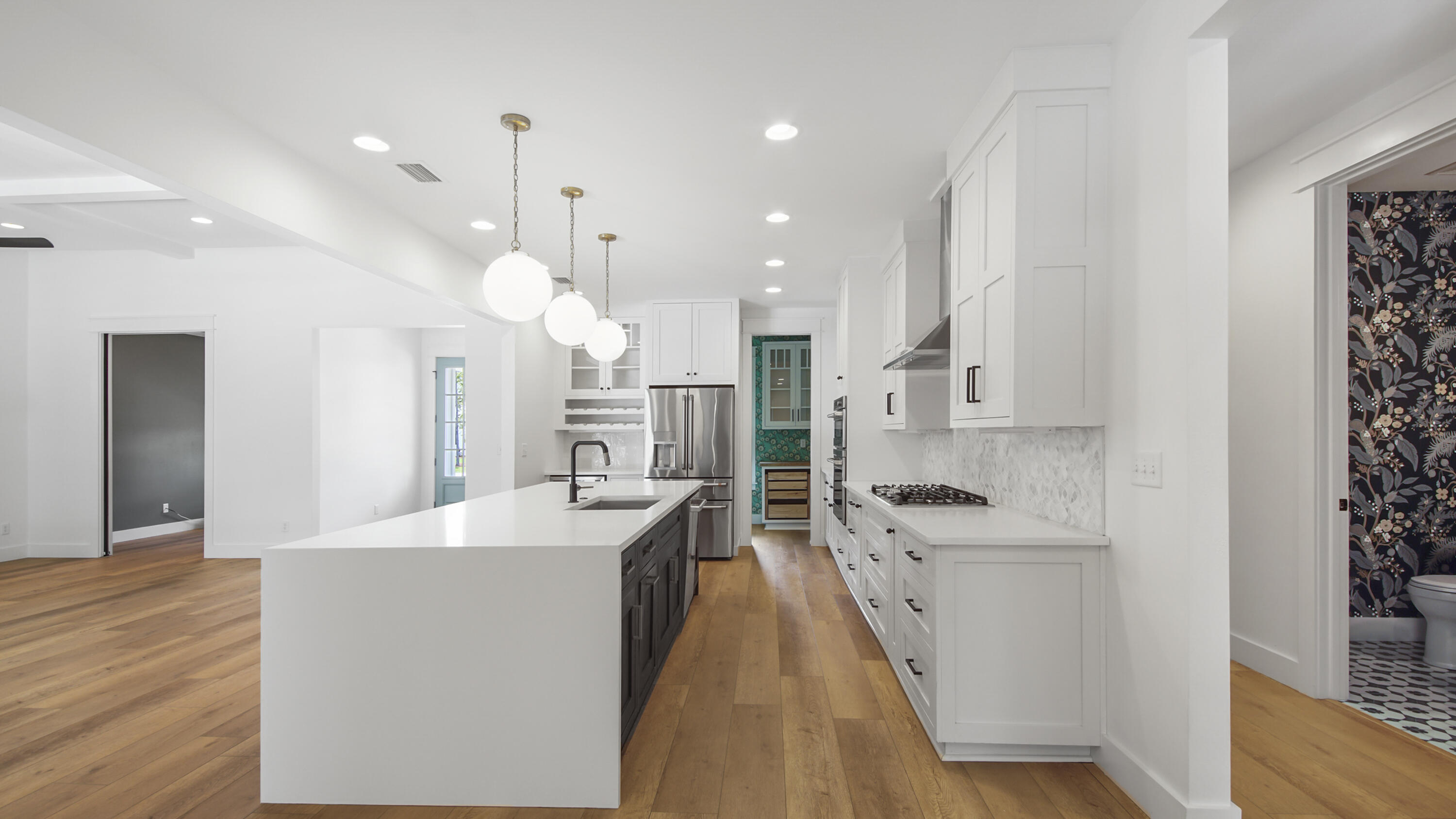 SECLUSION BAY - Residential