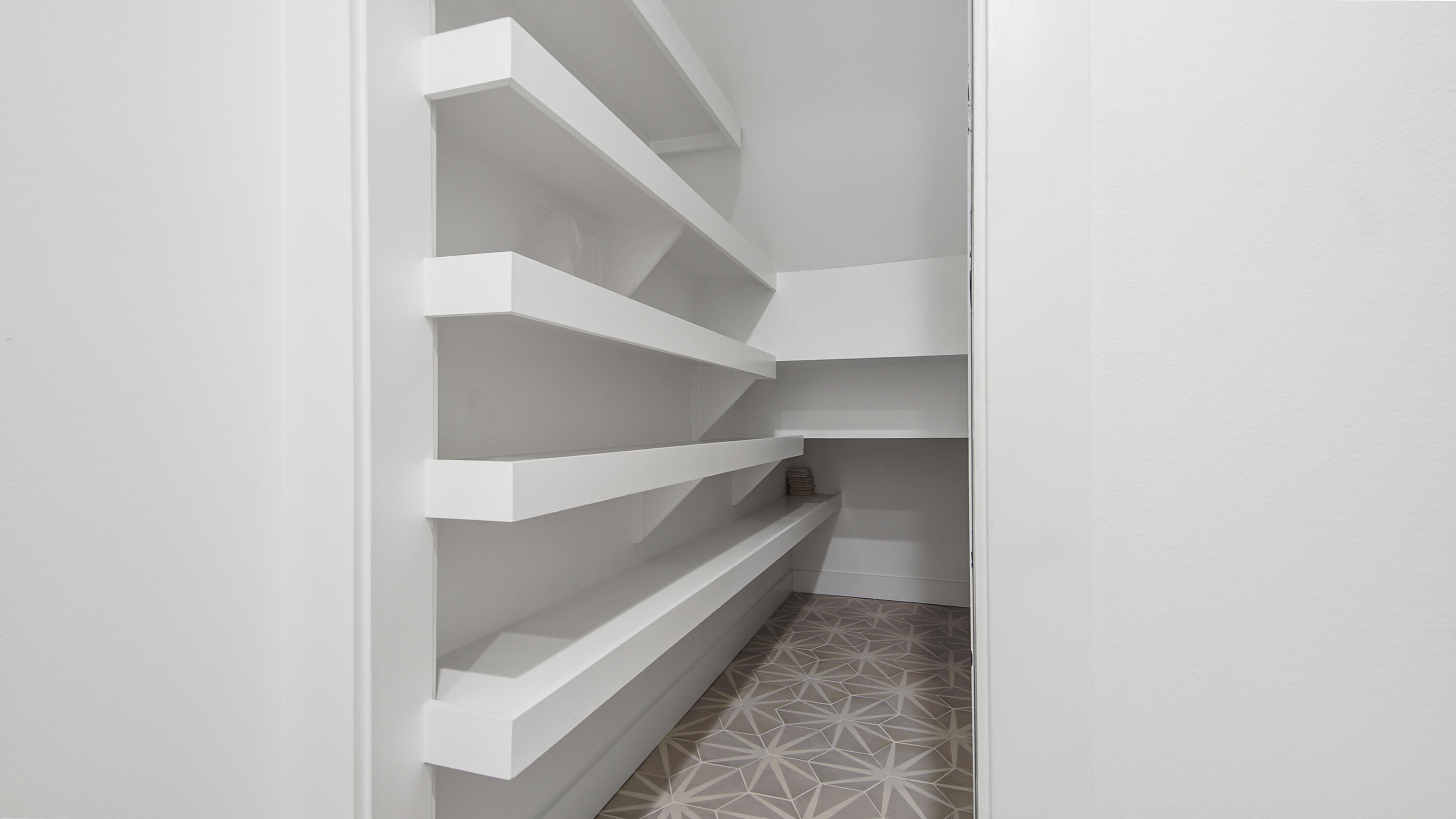 SECLUSION BAY - Residential