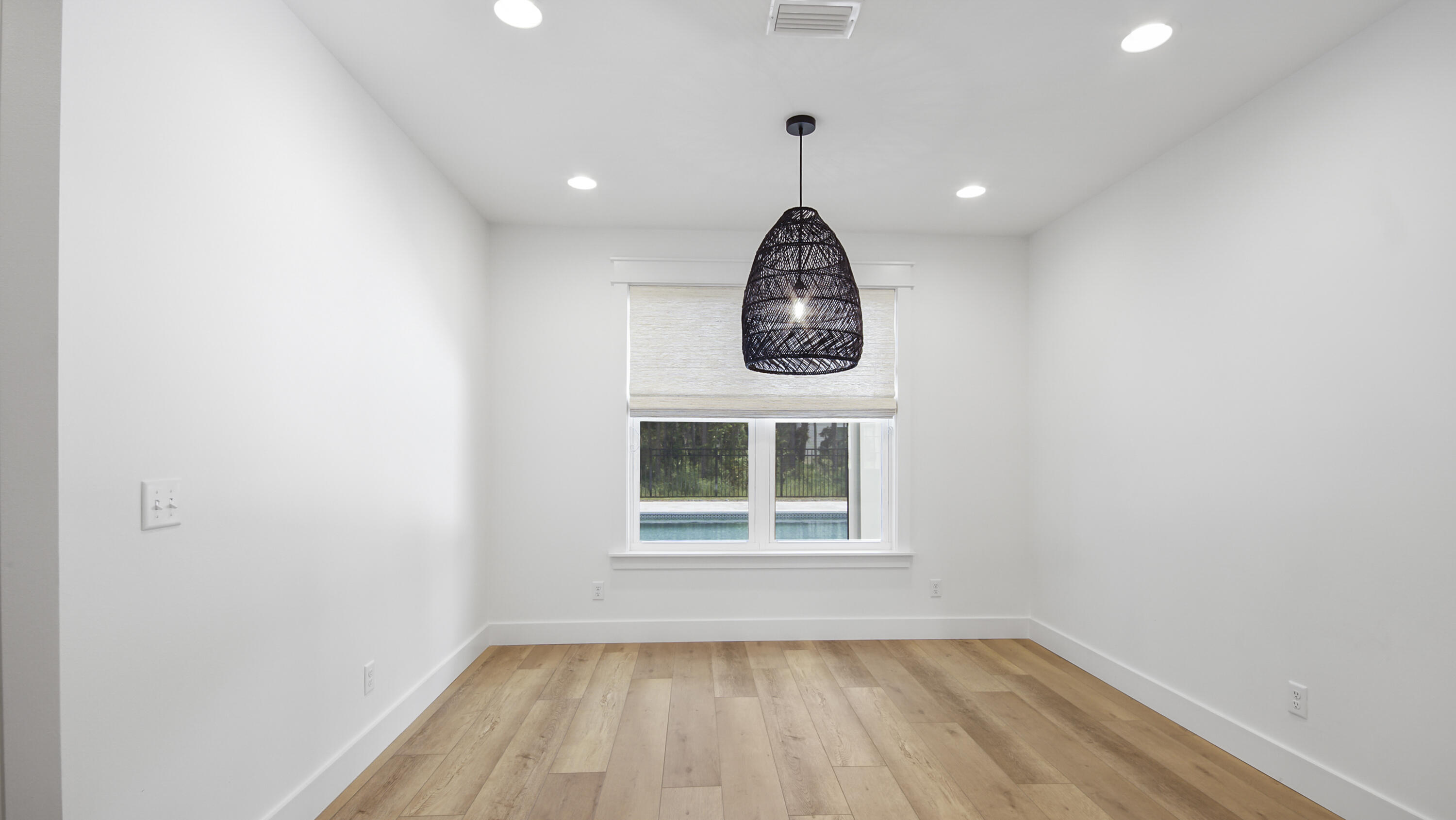 SECLUSION BAY - Residential