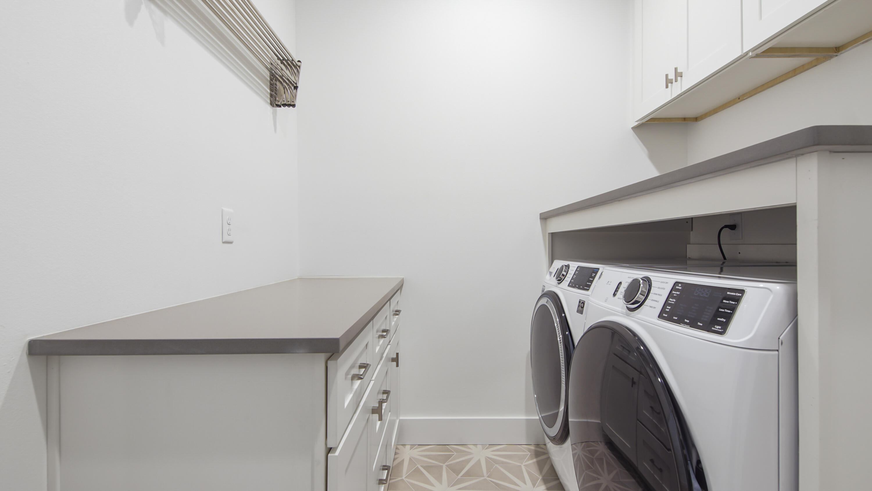 SECLUSION BAY - Residential