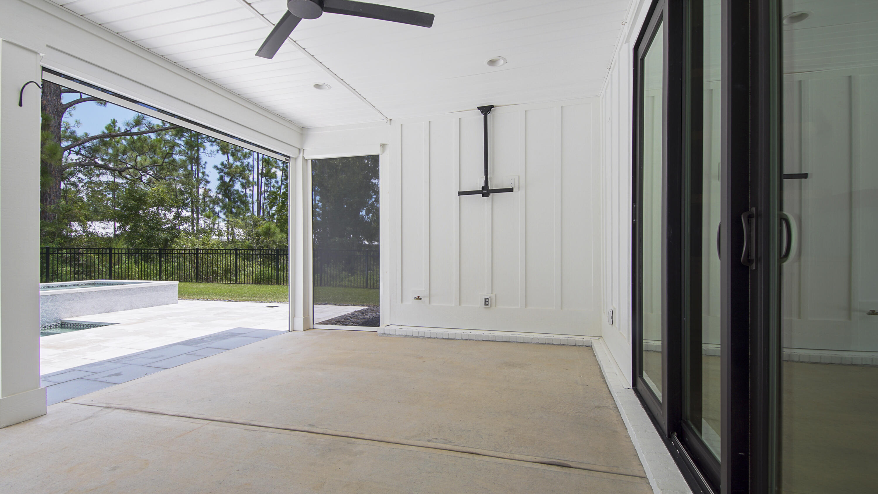 SECLUSION BAY - Residential