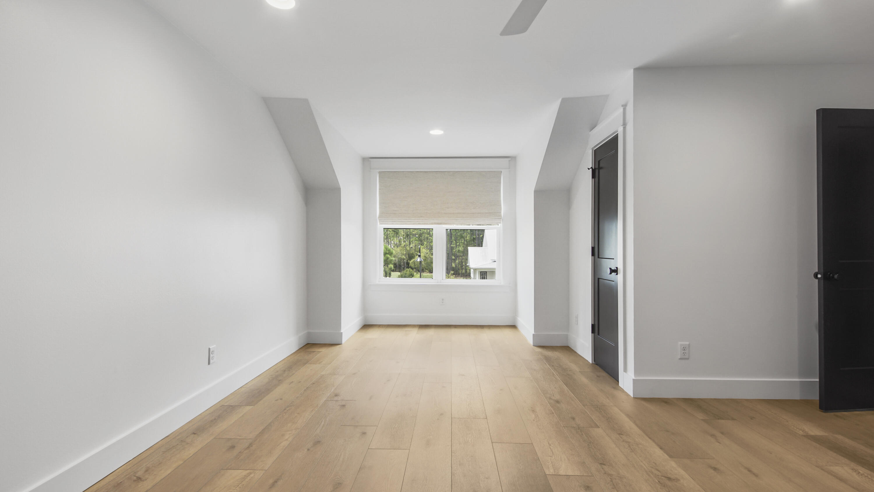 SECLUSION BAY - Residential