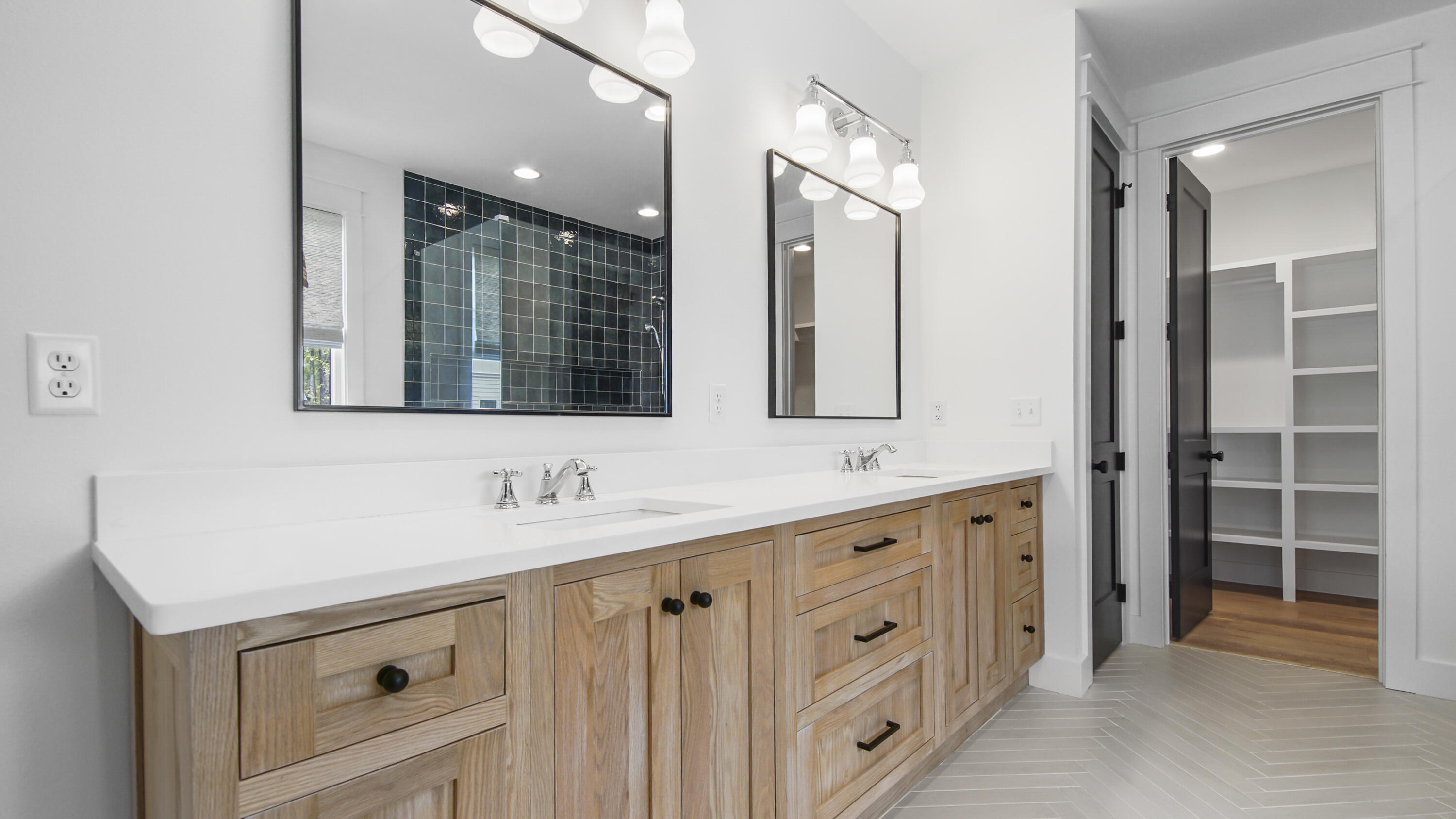 SECLUSION BAY - Residential