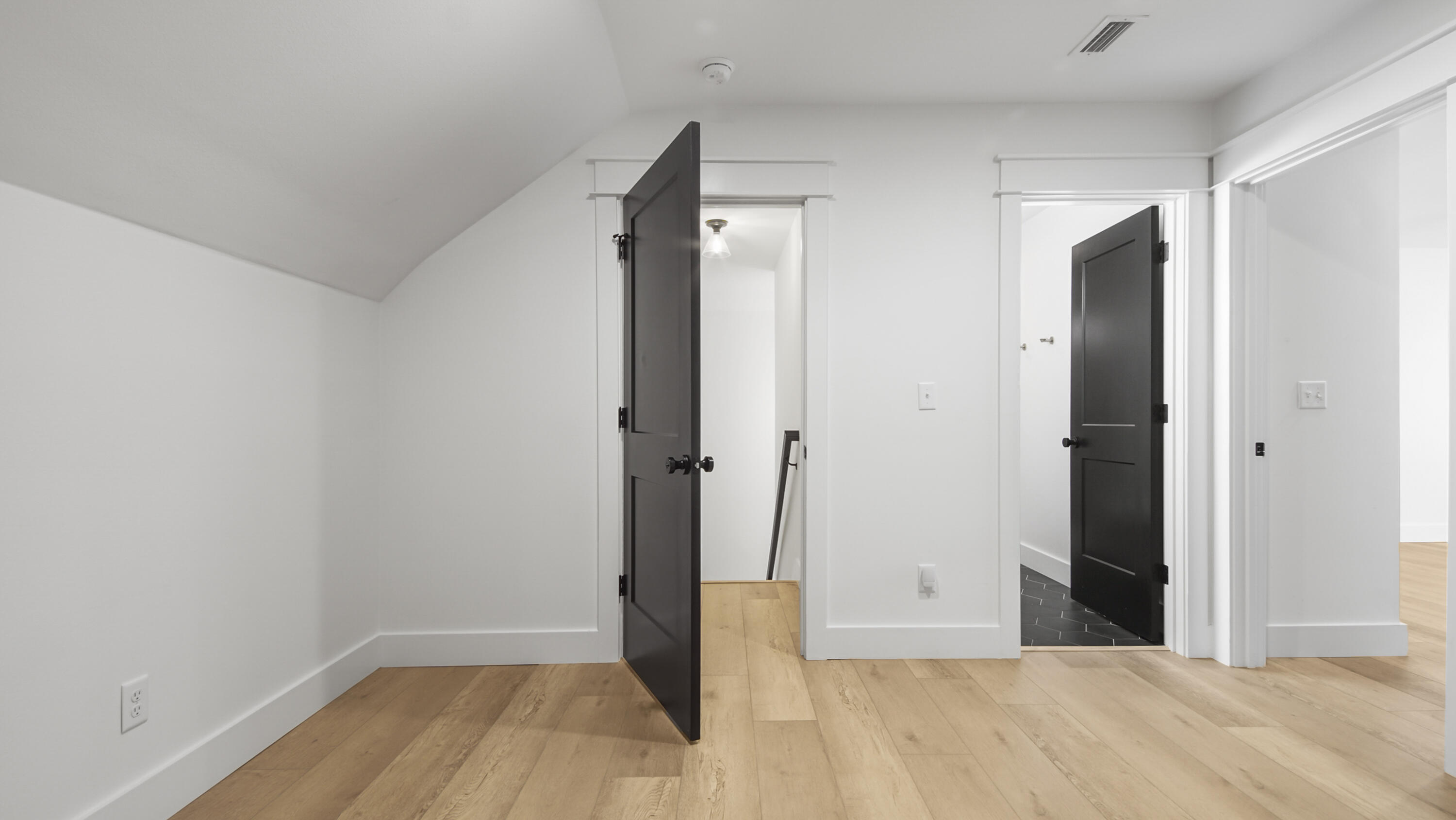 SECLUSION BAY - Residential