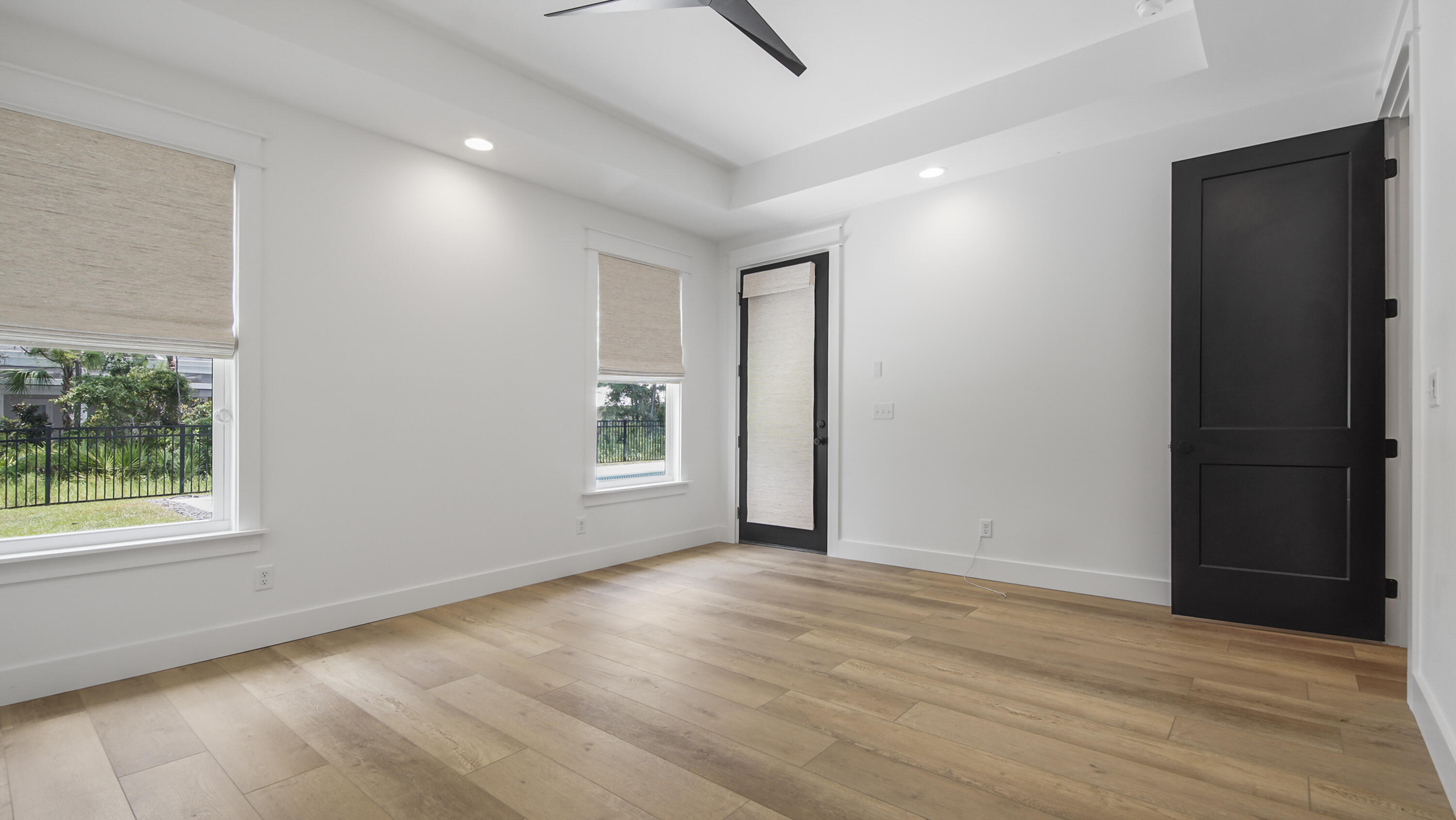 SECLUSION BAY - Residential