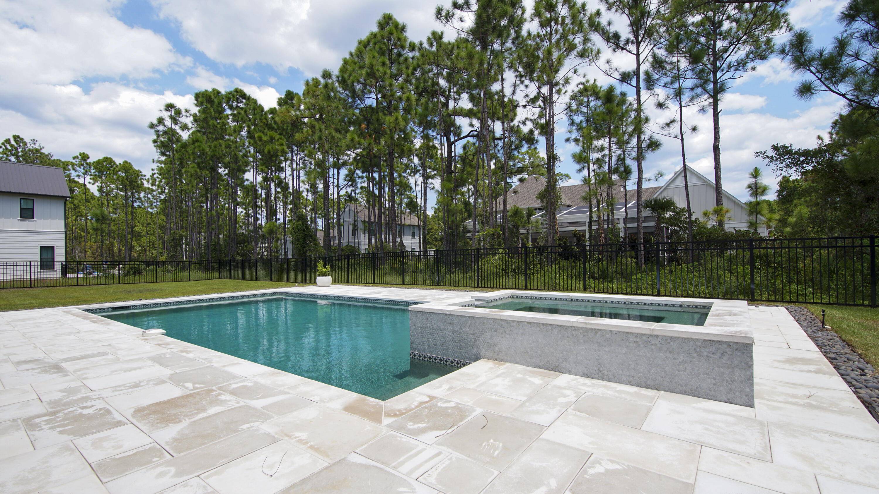 SECLUSION BAY - Residential