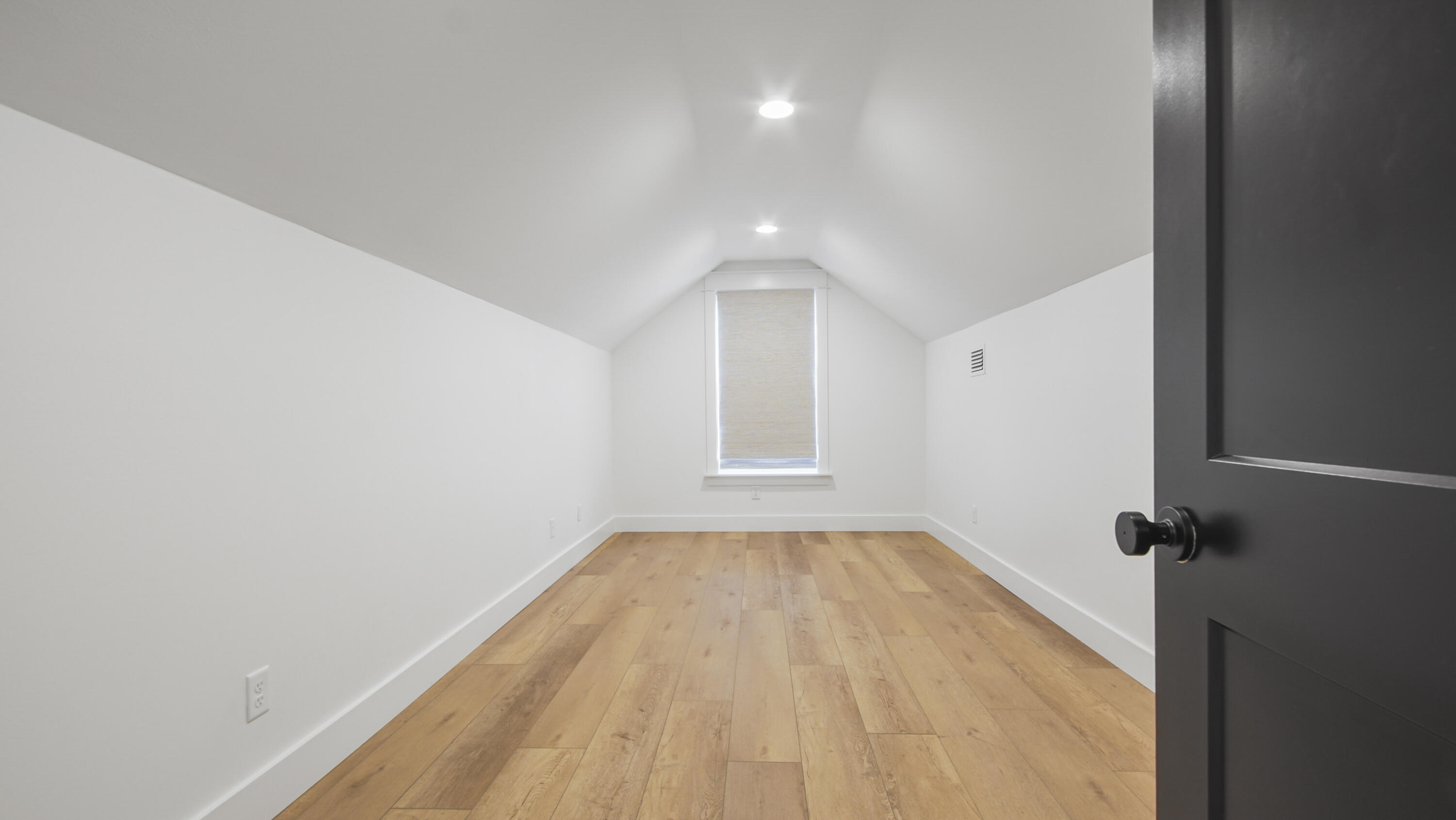 SECLUSION BAY - Residential