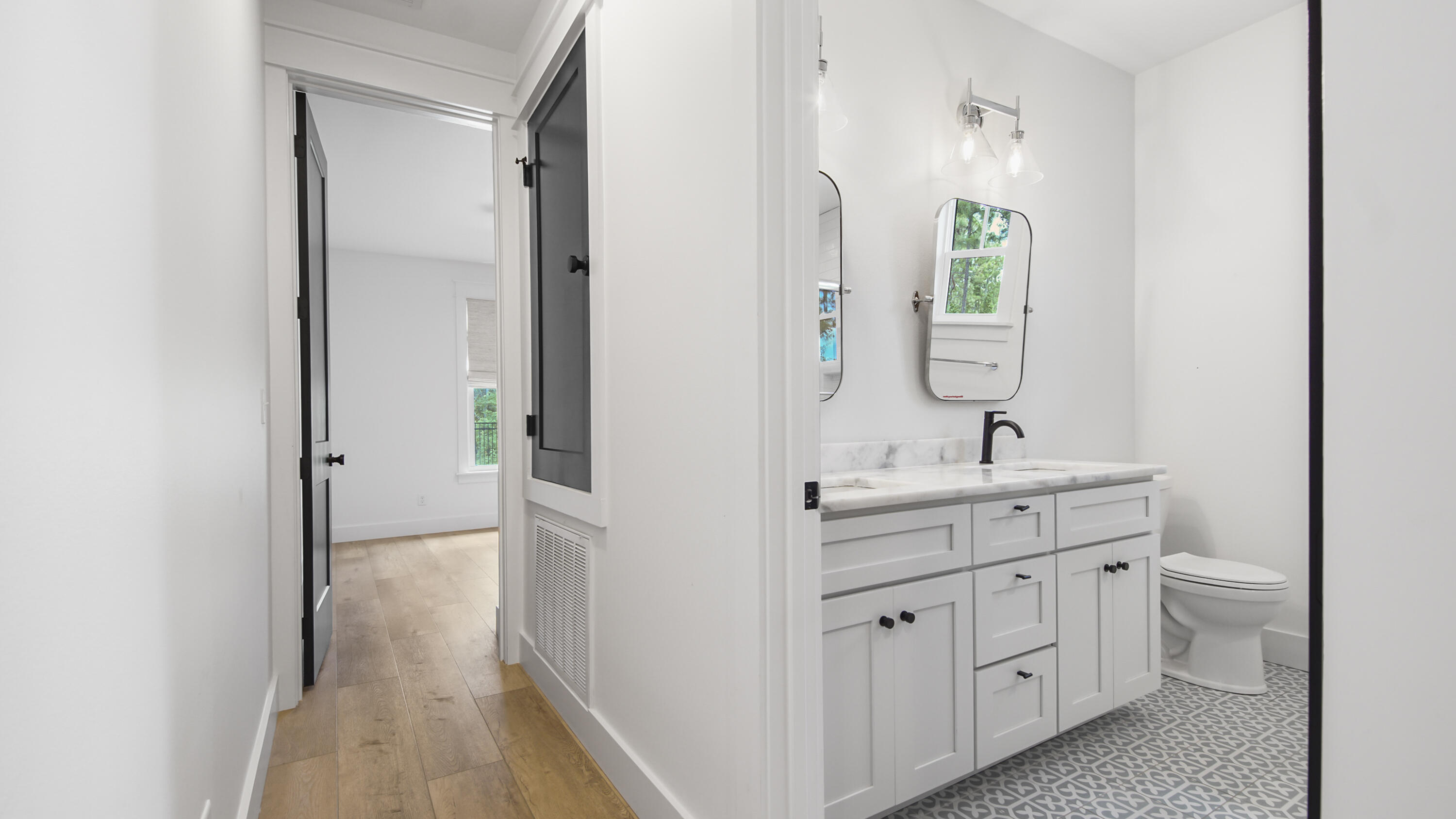 SECLUSION BAY - Residential