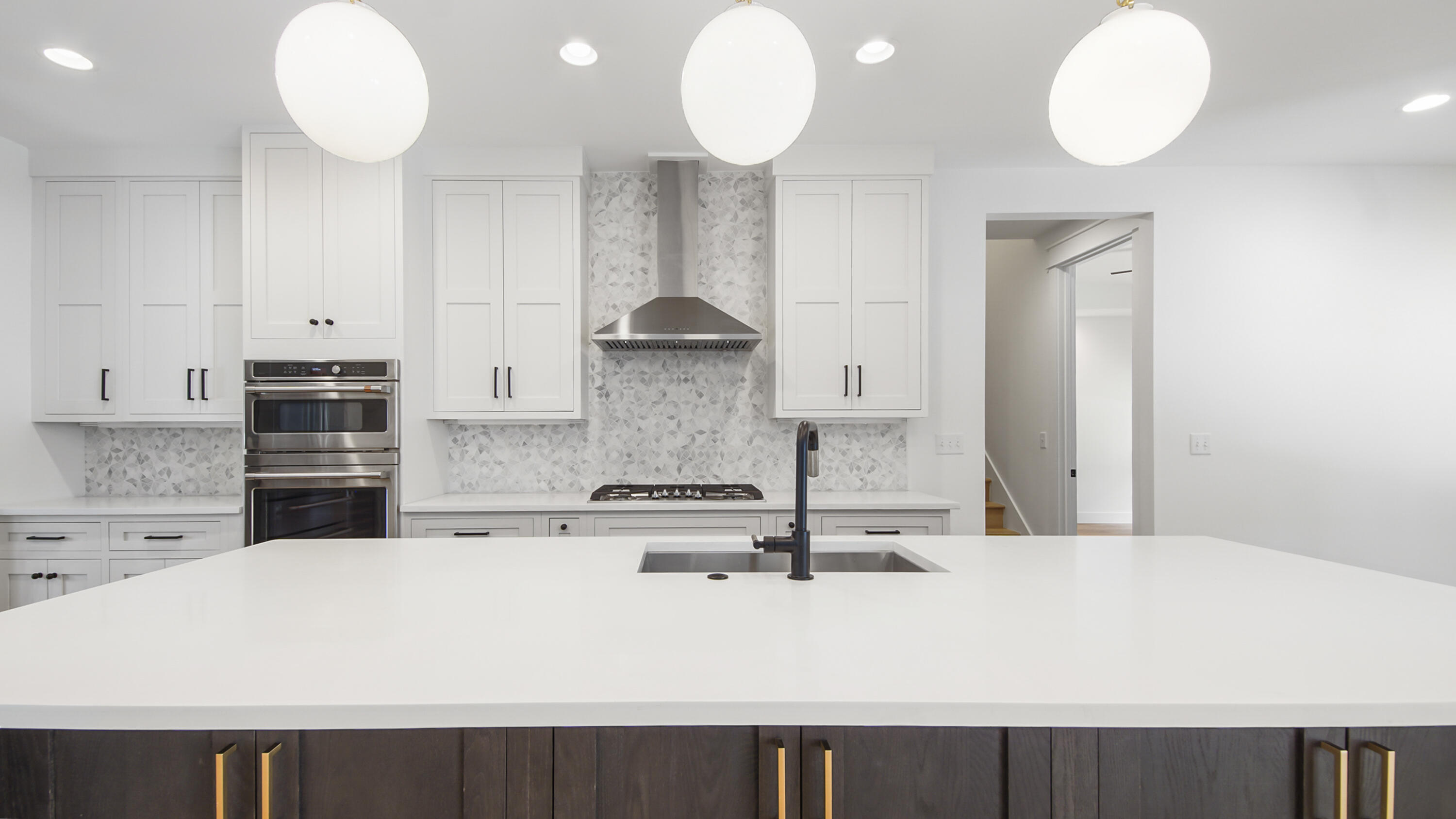 SECLUSION BAY - Residential