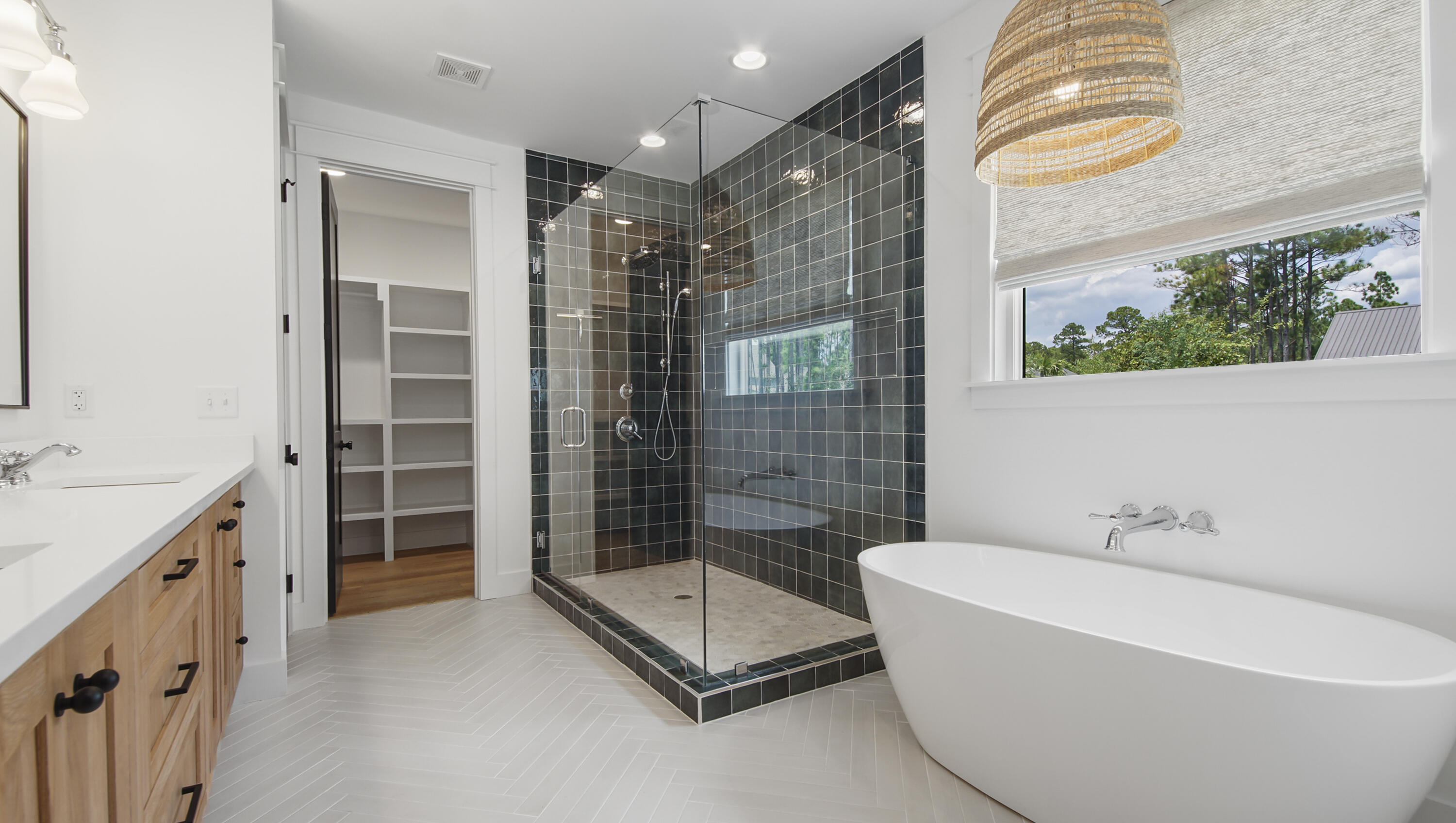 SECLUSION BAY - Residential