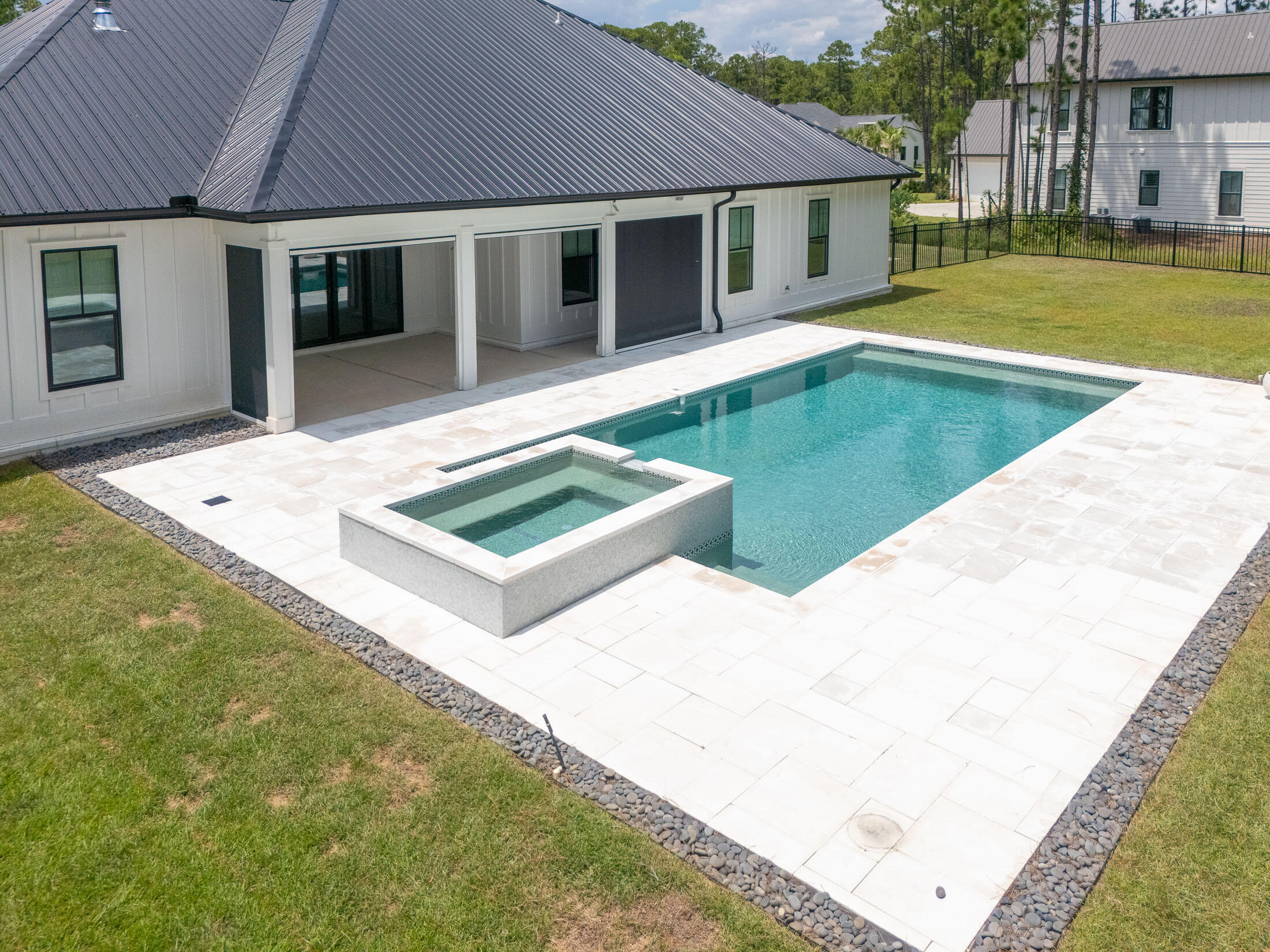 SECLUSION BAY - Residential